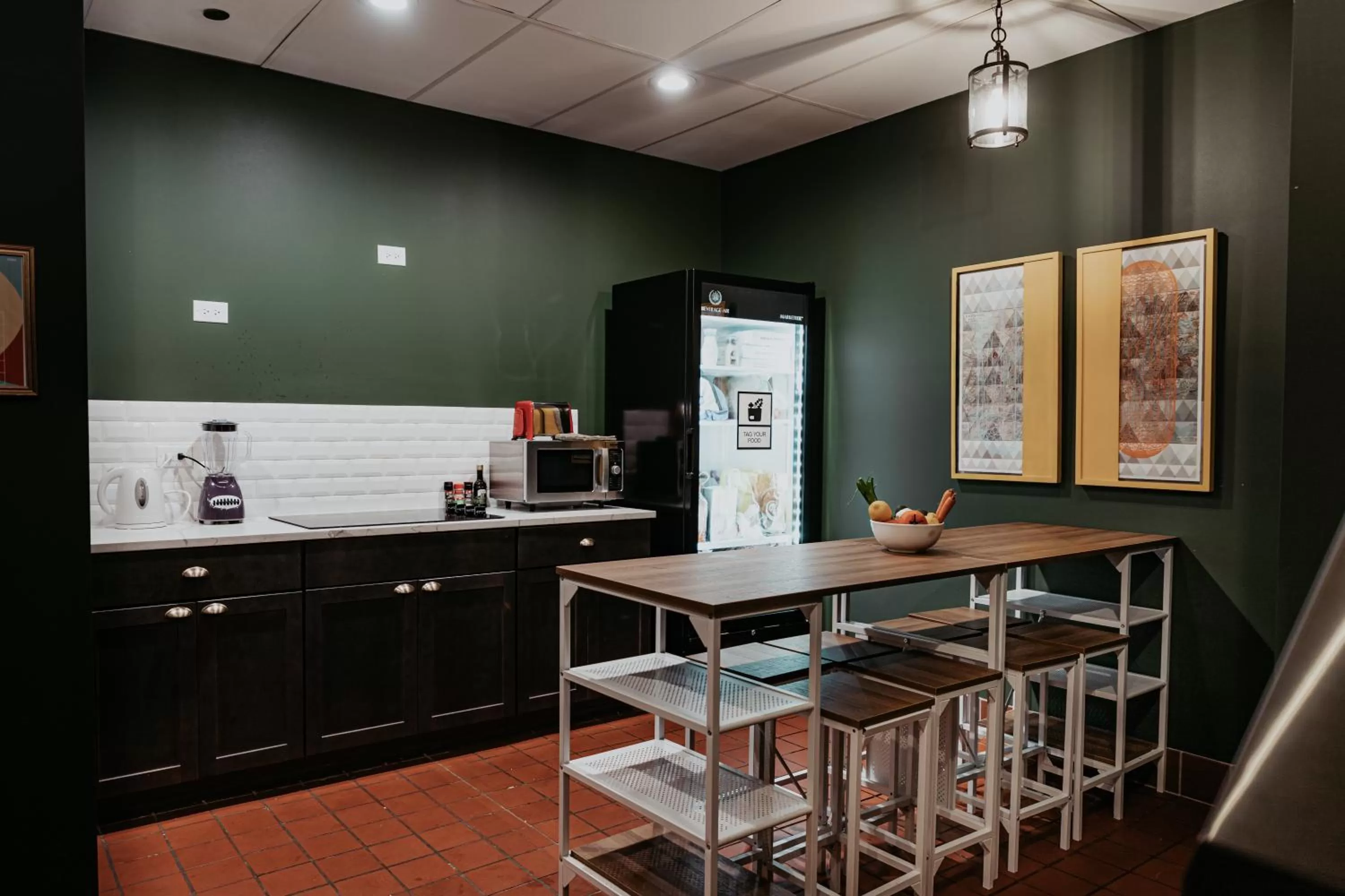 Communal kitchen, Kitchen/Kitchenette in Selina Chicago
