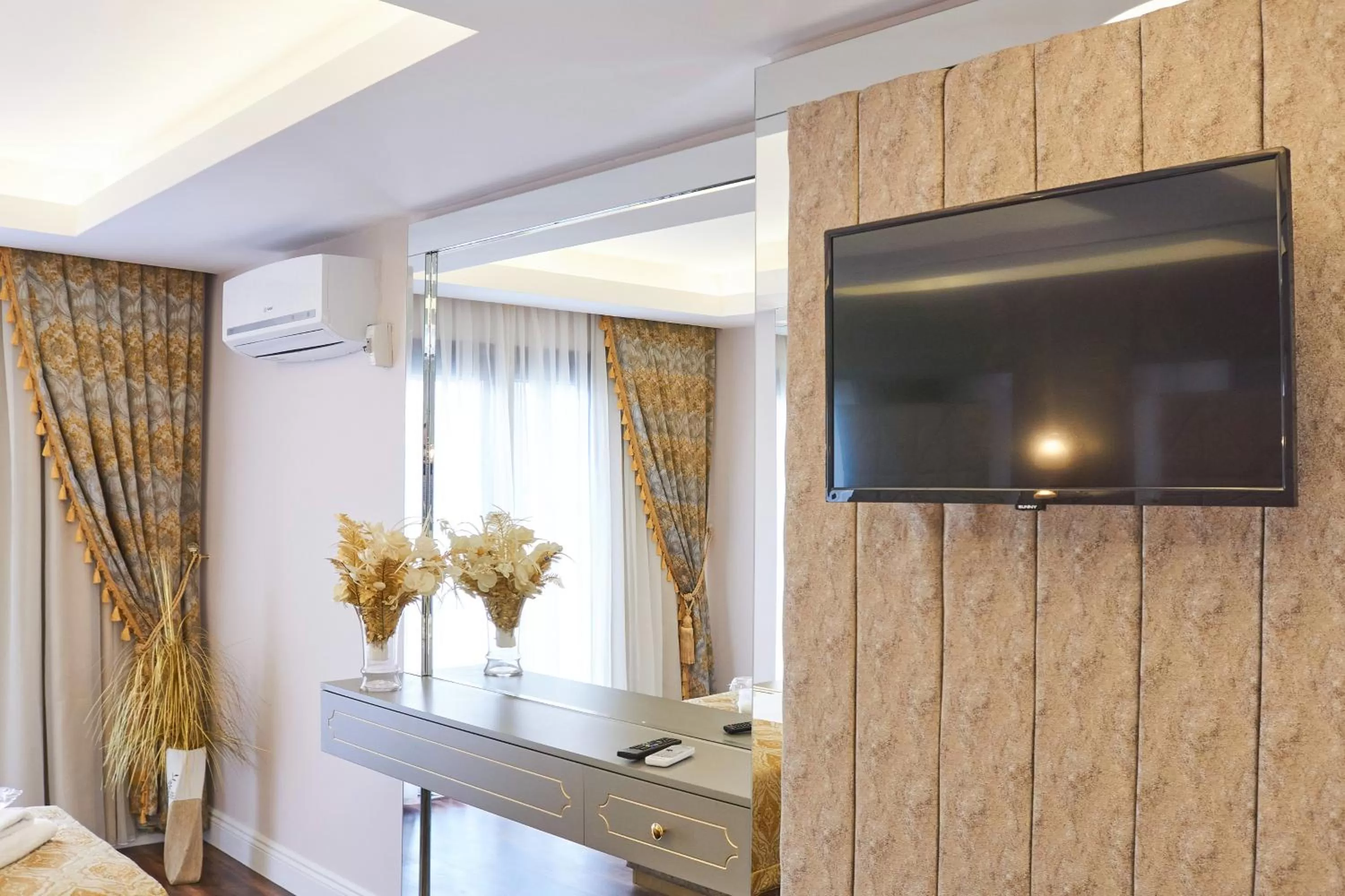 TV and multimedia in Sultan Suleyman Palace Hotel & Spa