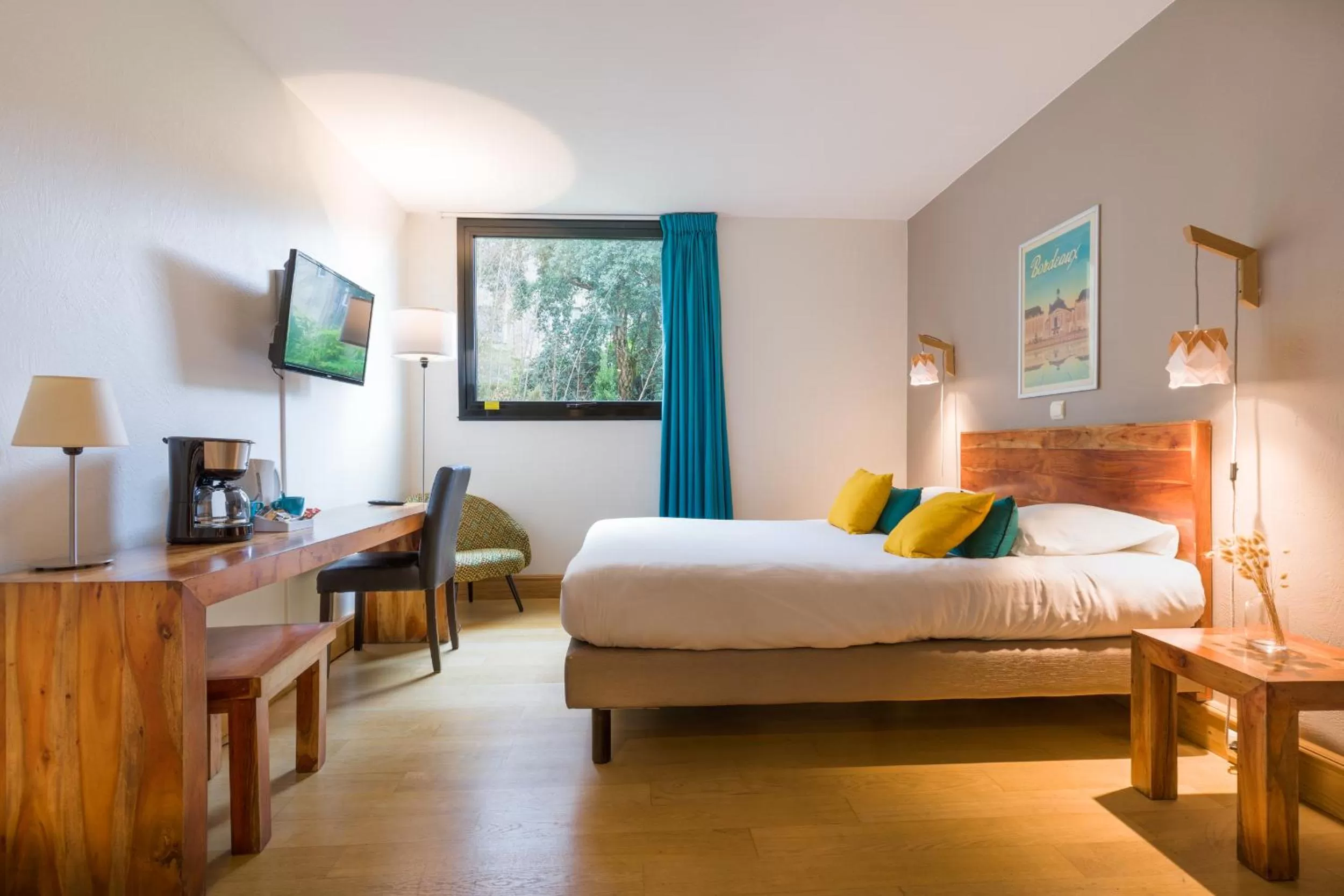 TV and multimedia, Bed in Victoria Garden Bordeaux Centre