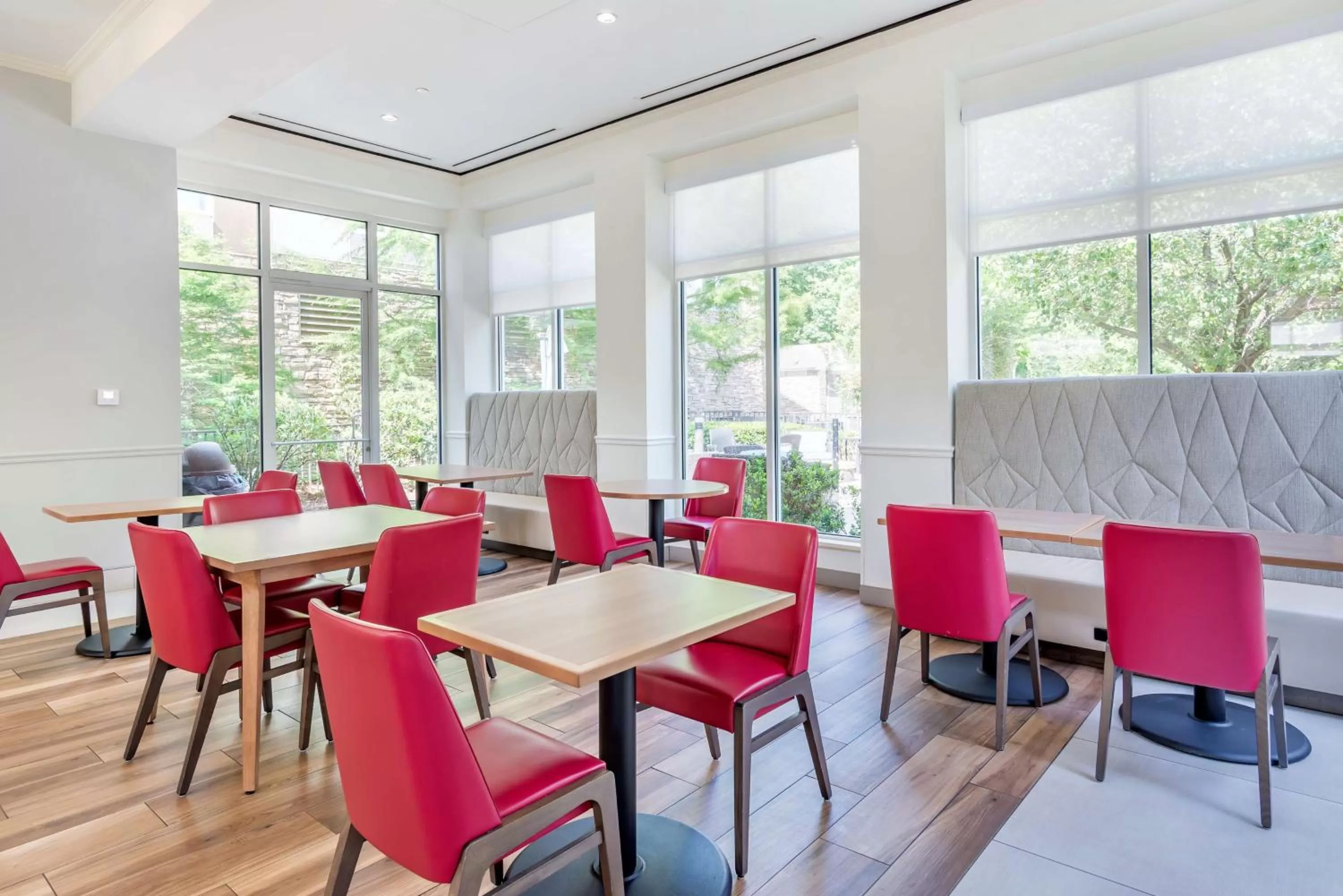 Restaurant/places to eat in Hilton Garden Inn Atlanta Northeast/Gwinnett Sugarloaf