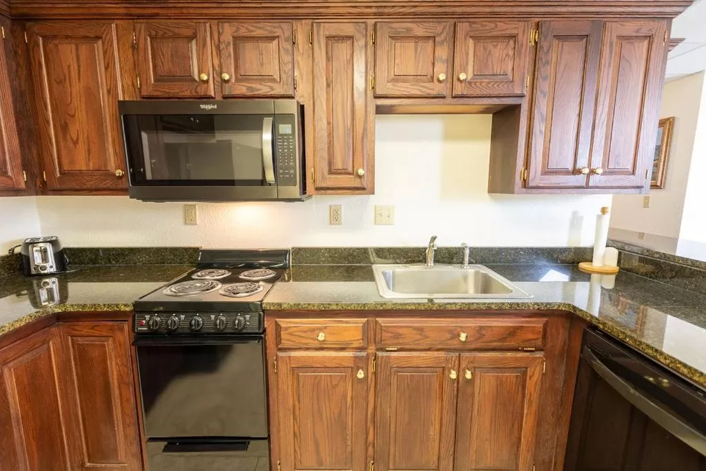 Kitchen or kitchenette in Savannah House Hotel