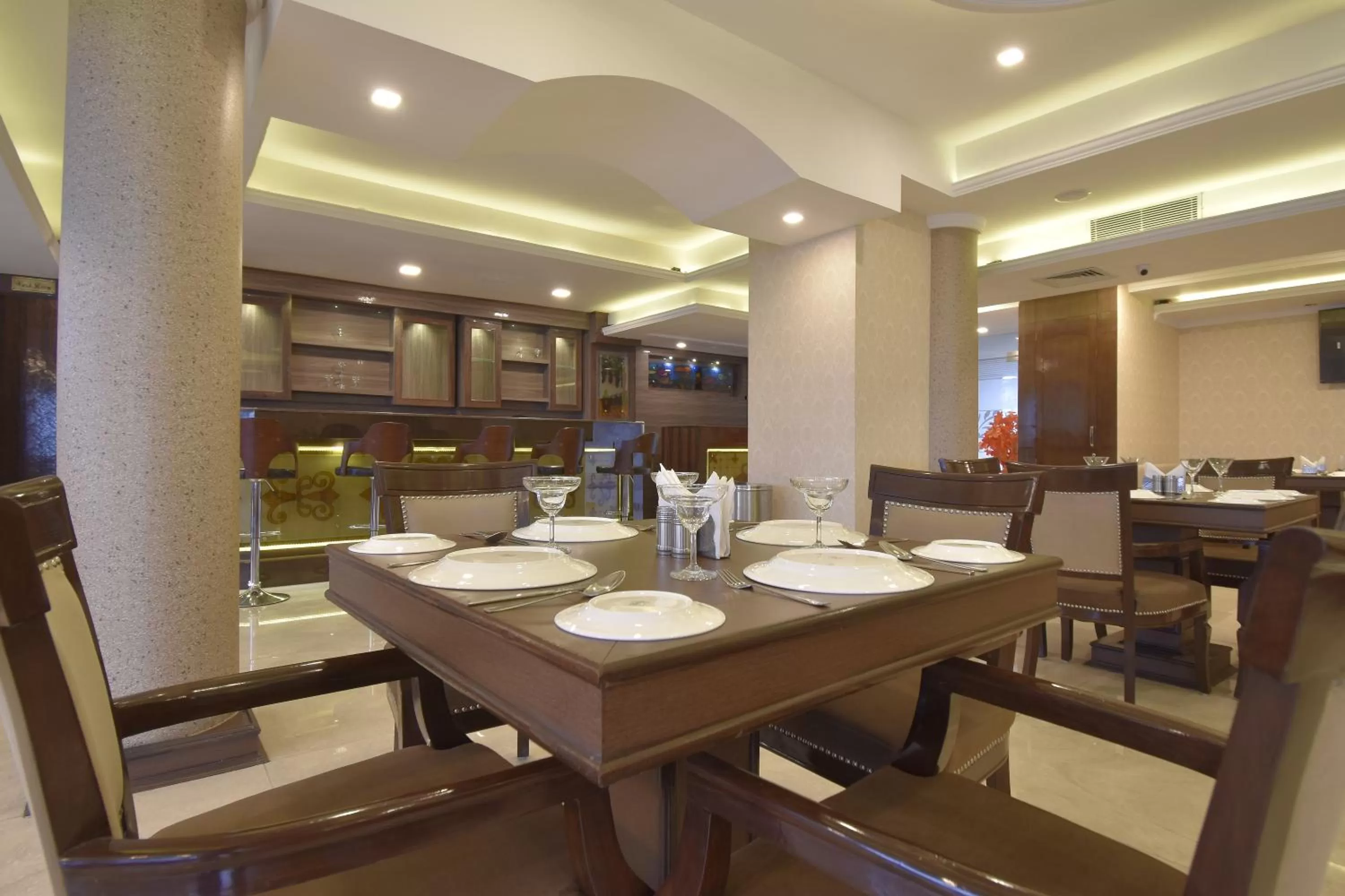 Restaurant/Places to Eat in The Royal Castle AC Centralized