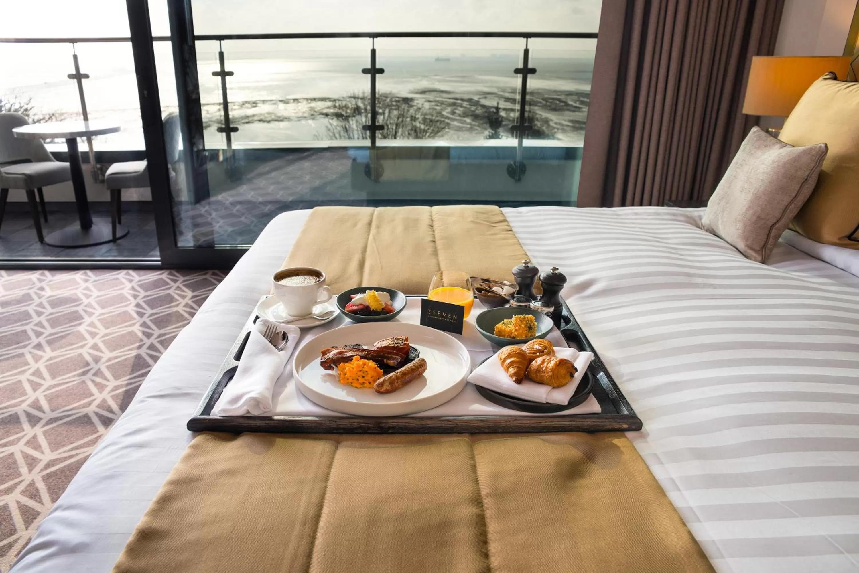 Breakfast, Bed in Seven Hotel