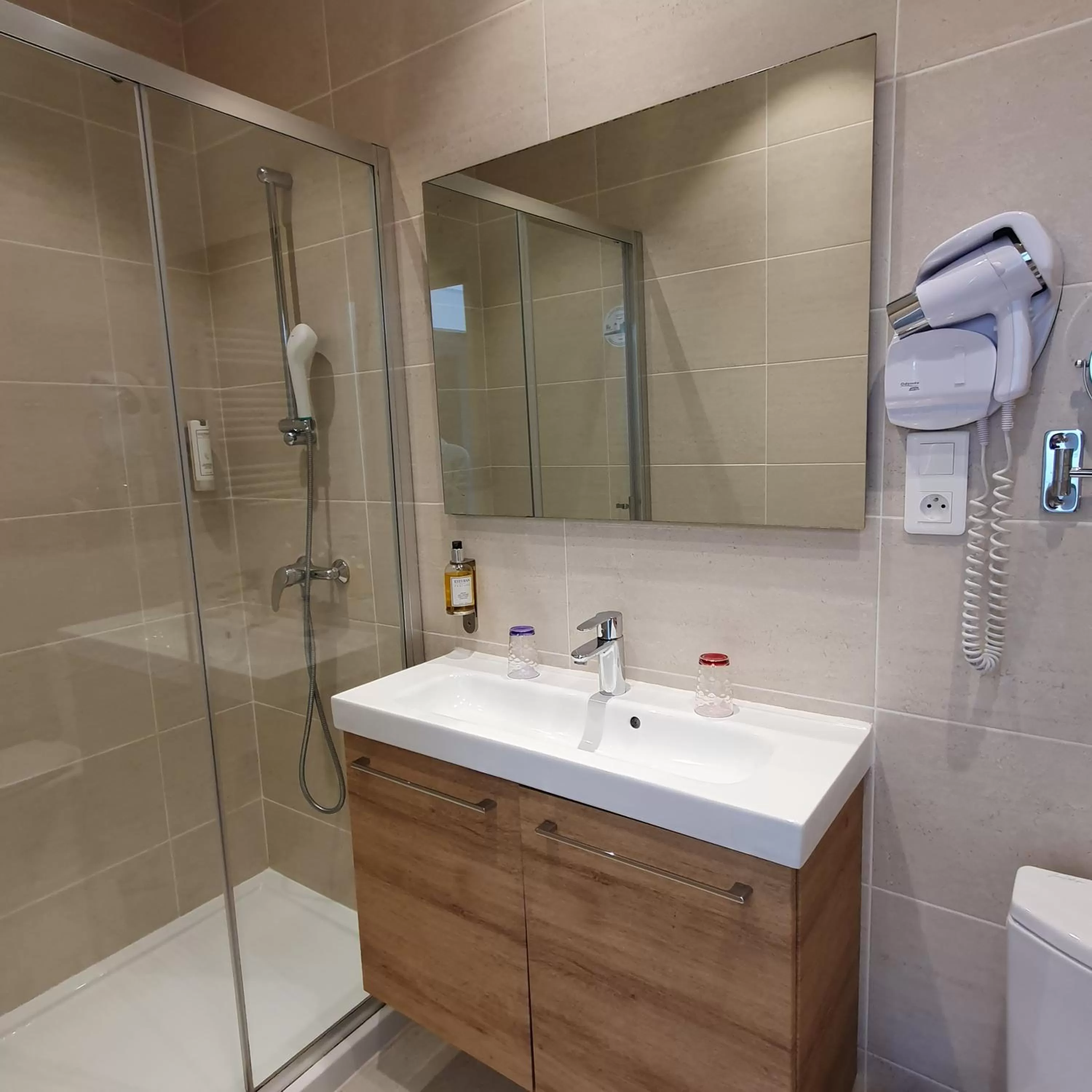 Bathroom in Logis Hotel La Closerie