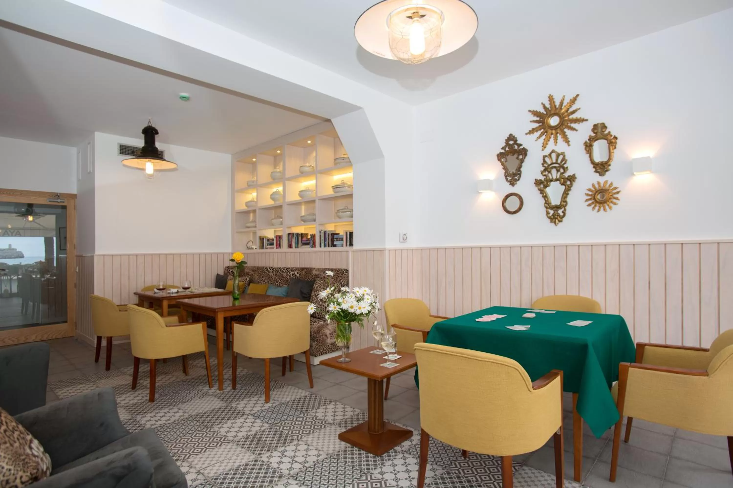 Property building, Restaurant/Places to Eat in Hotel Marina