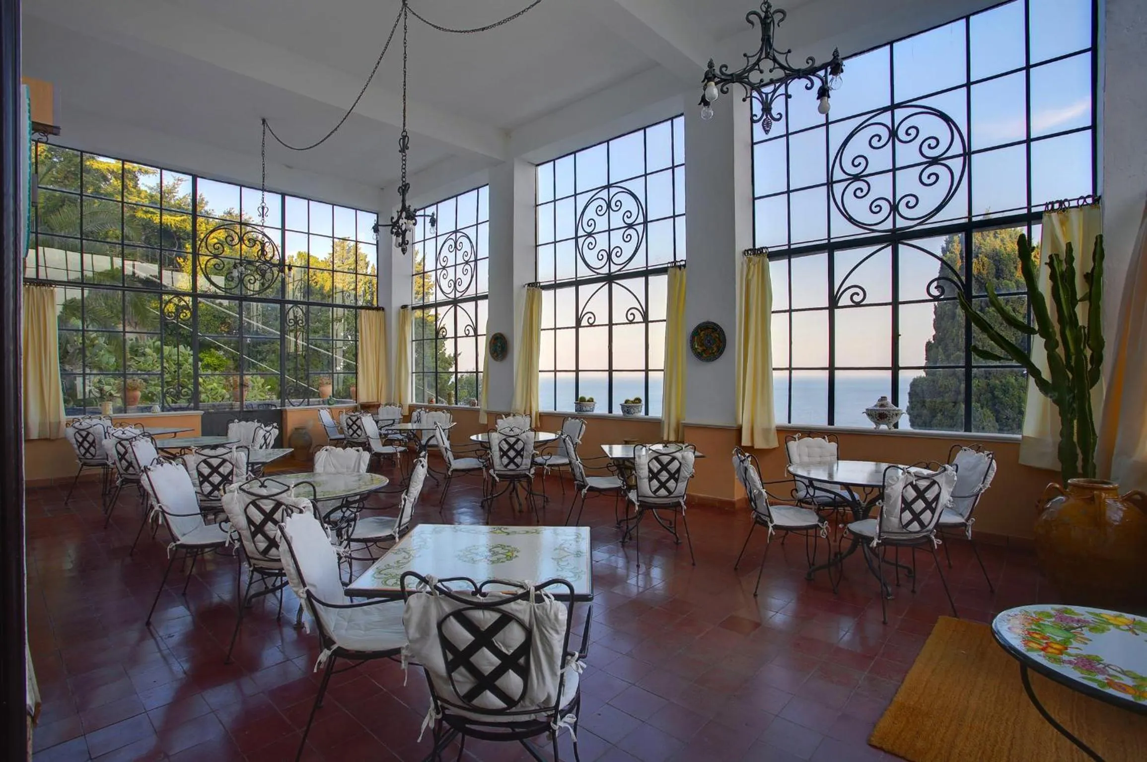 Communal lounge/ TV room in Hotel Bel Soggiorno