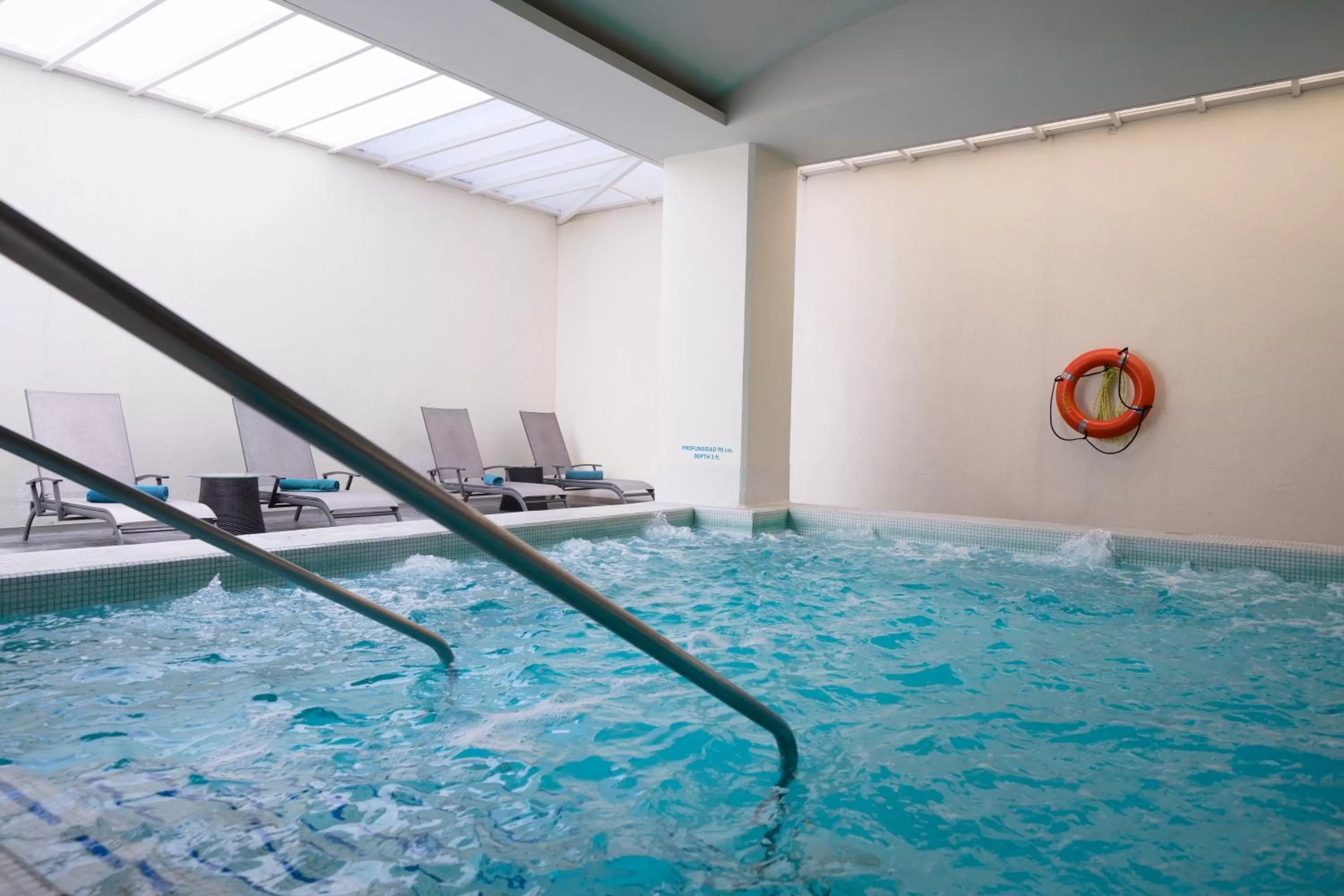 Swimming pool in Crown Victoria Hotel