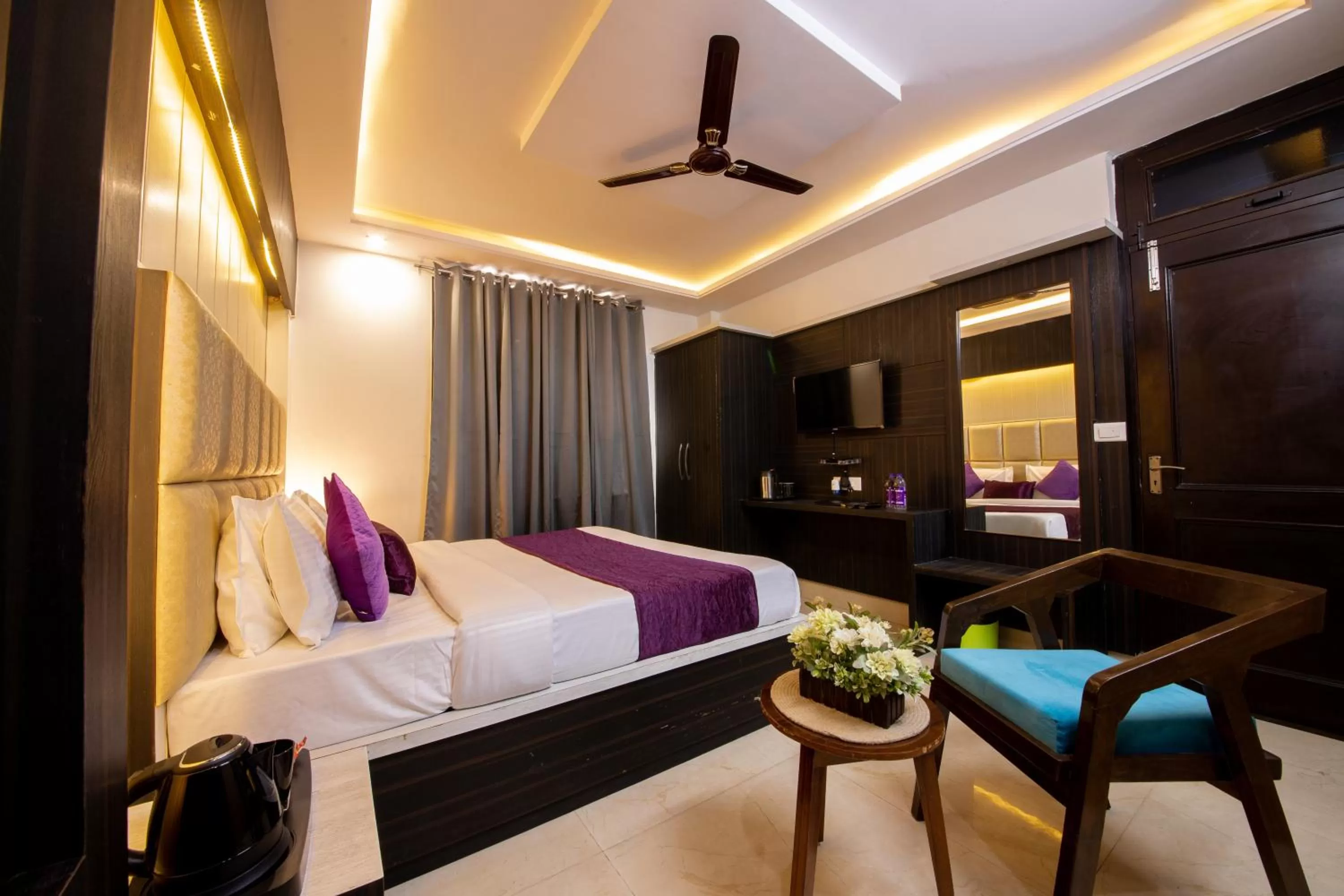 Bed in Grey Castle - Hotel Near Haridwar Railway station