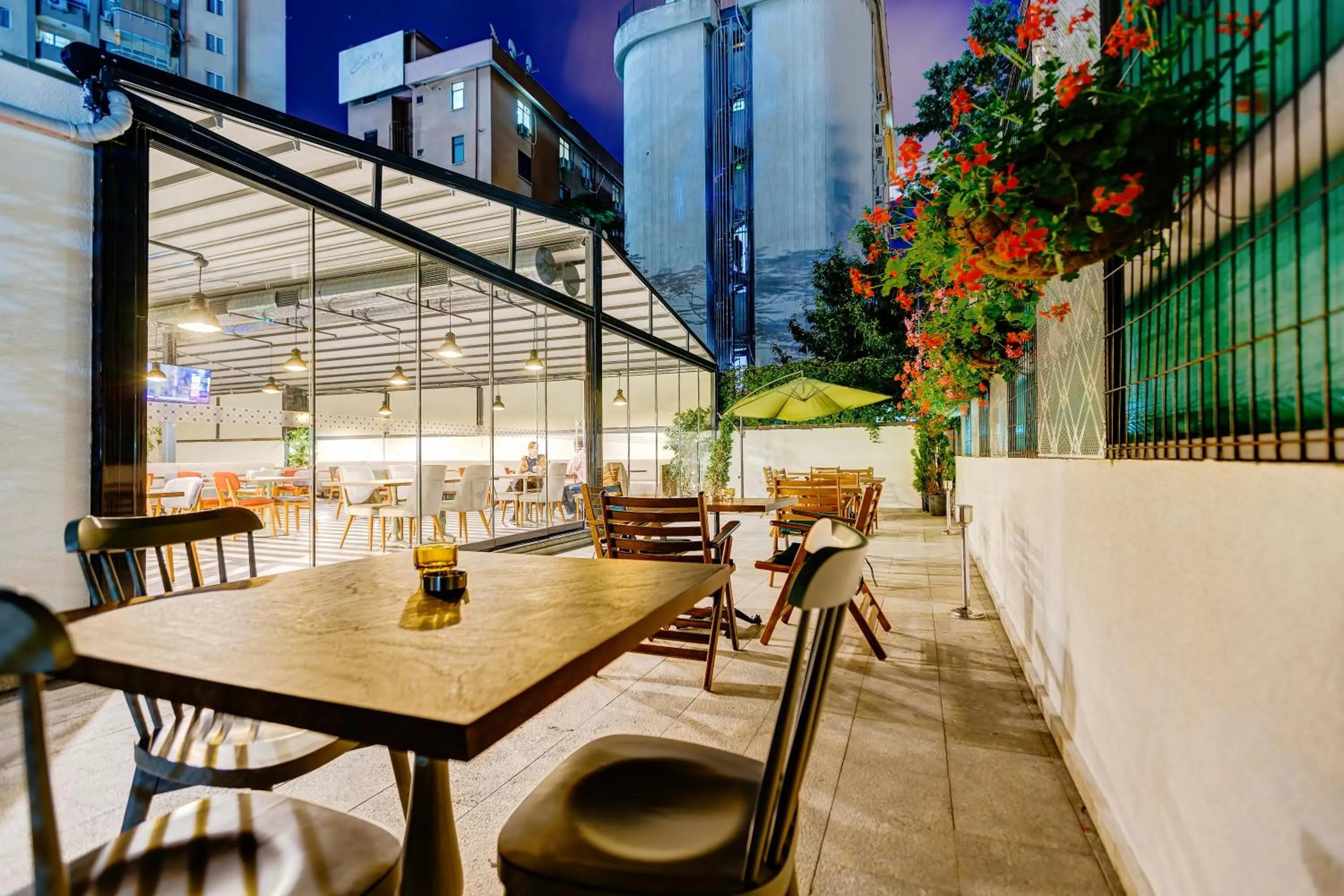 Restaurant/places to eat in Plus Hotel Bostanci Atasehir