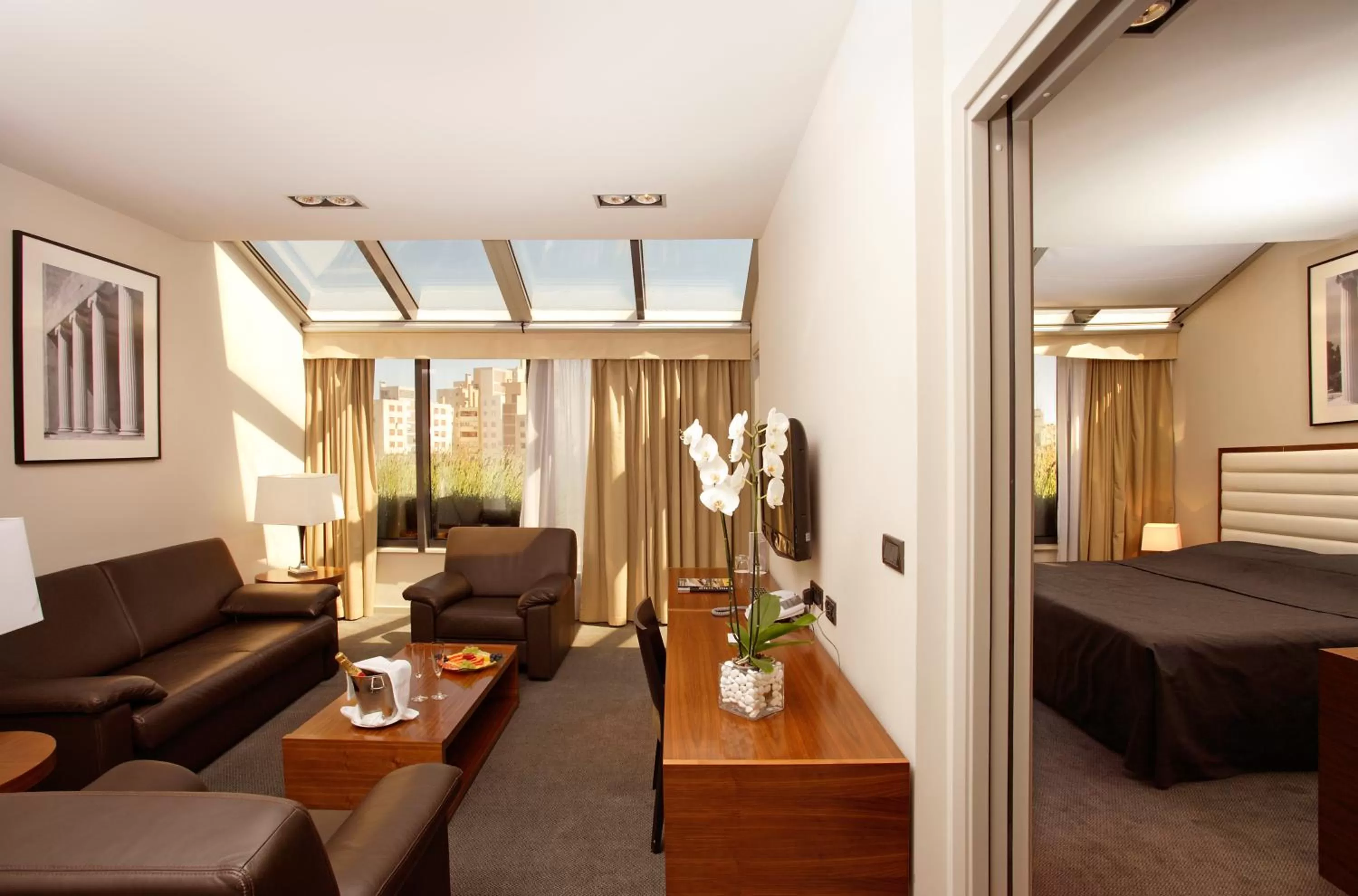 Photo of the whole room, Seating Area in Hotel Atrium