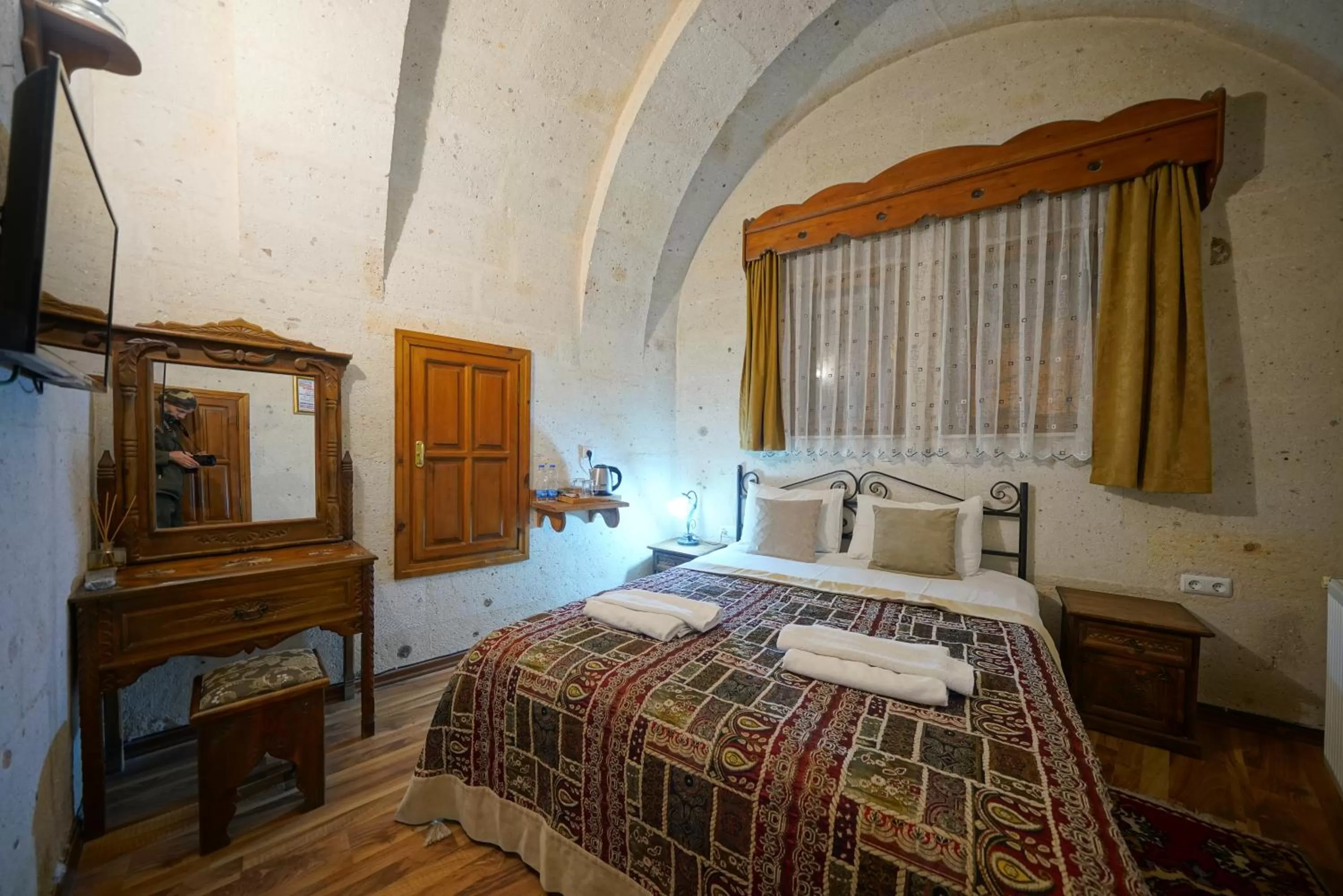 Photo of the whole room, Bed in Arch Palace