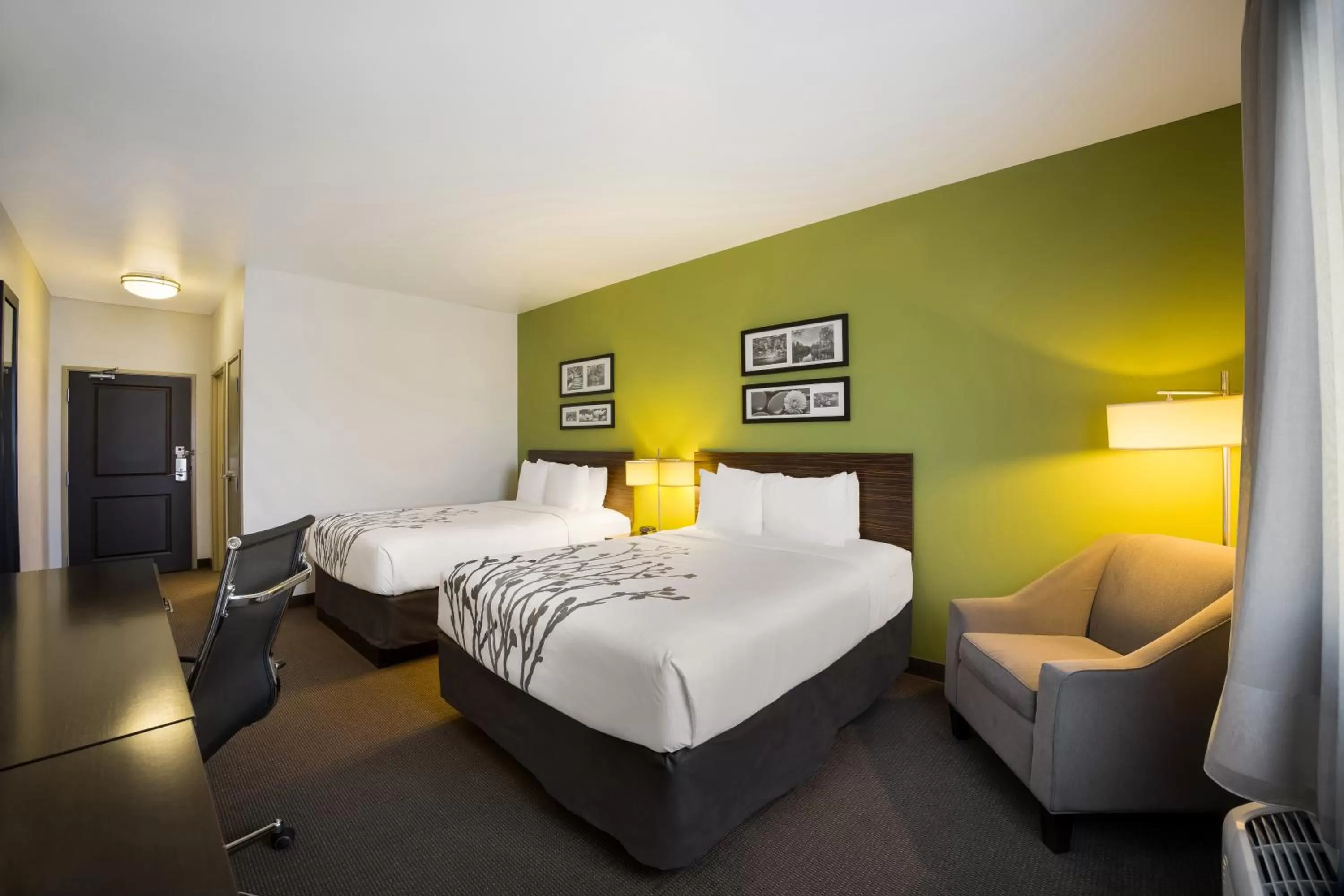 Bedroom, Bed in Sleep Inn & Suites Colby