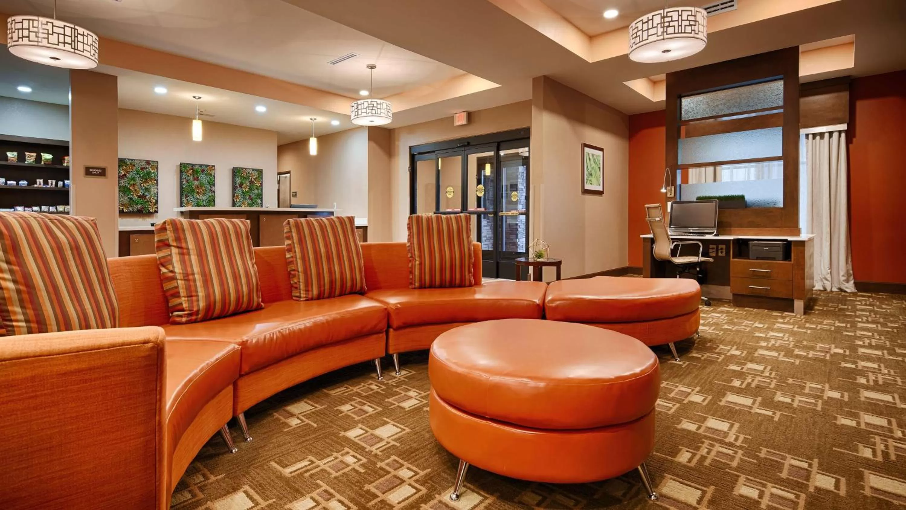 Lobby or reception, Lounge/Bar in Best Western Plus Flatonia