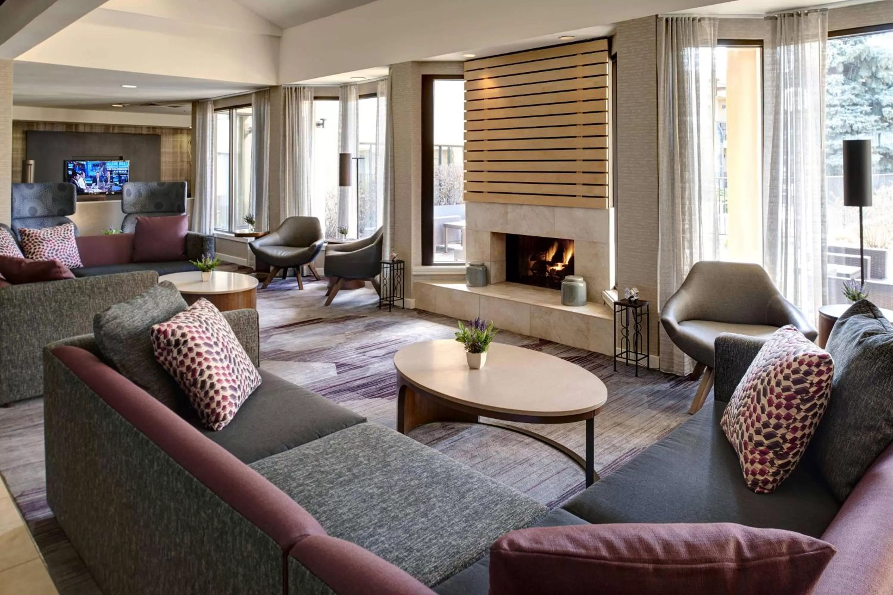 Lobby or reception in Sonesta Select Milwaukee Brookfield