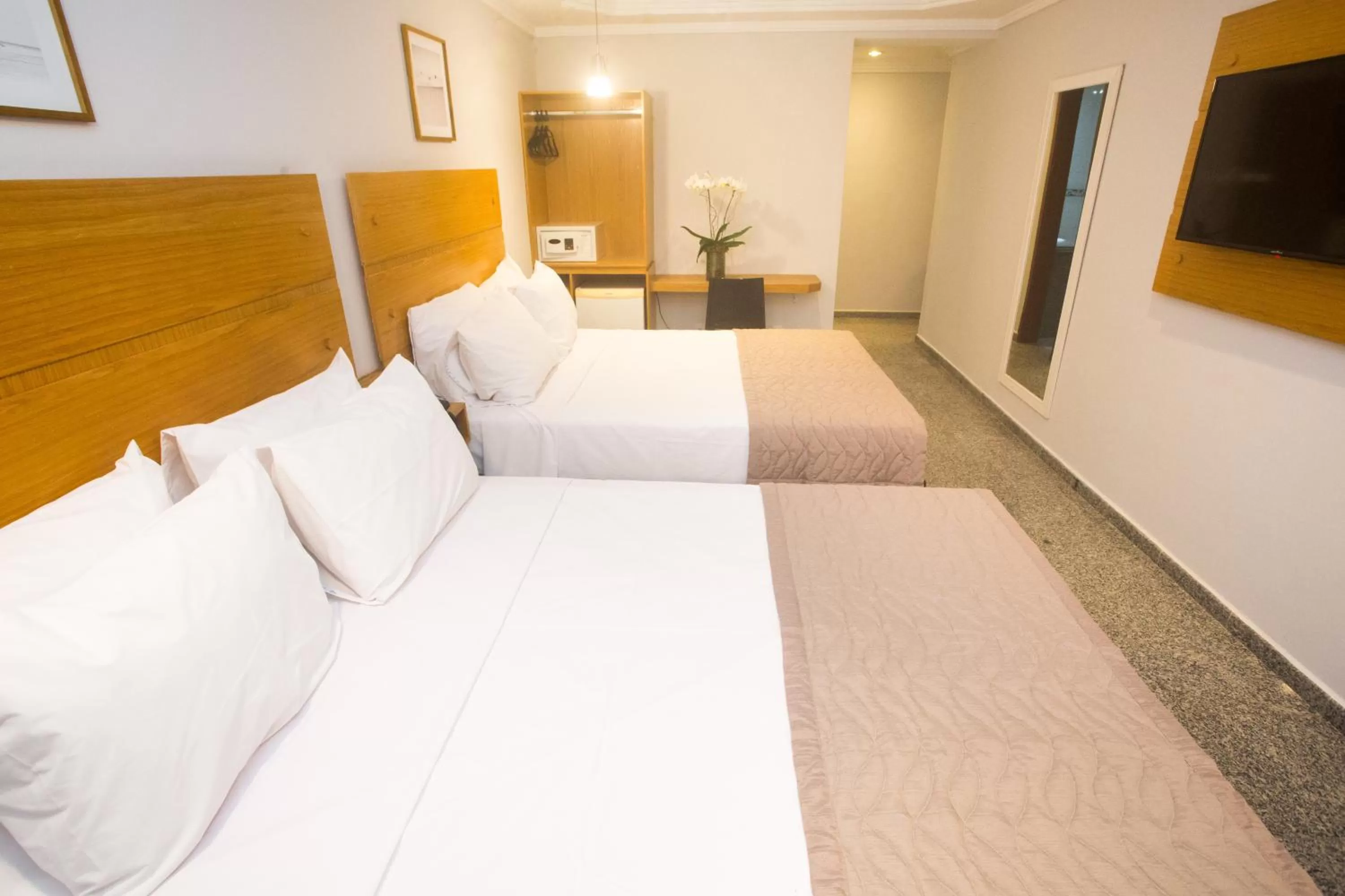 Bed in Regency Copacabana Hotel