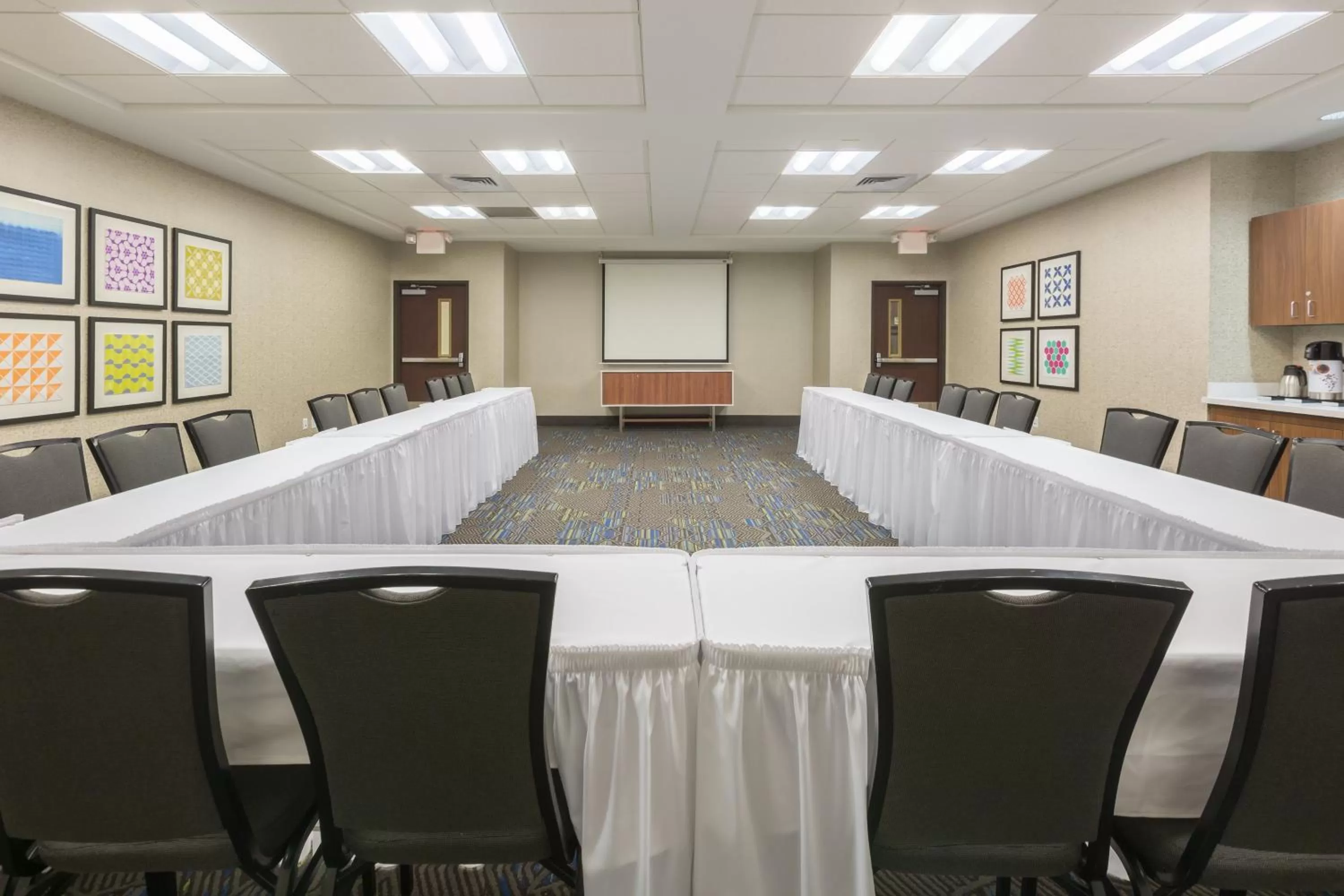Meeting/conference room in Holiday Inn Express Hotel & Suites Eugene Downtown - University by IHG