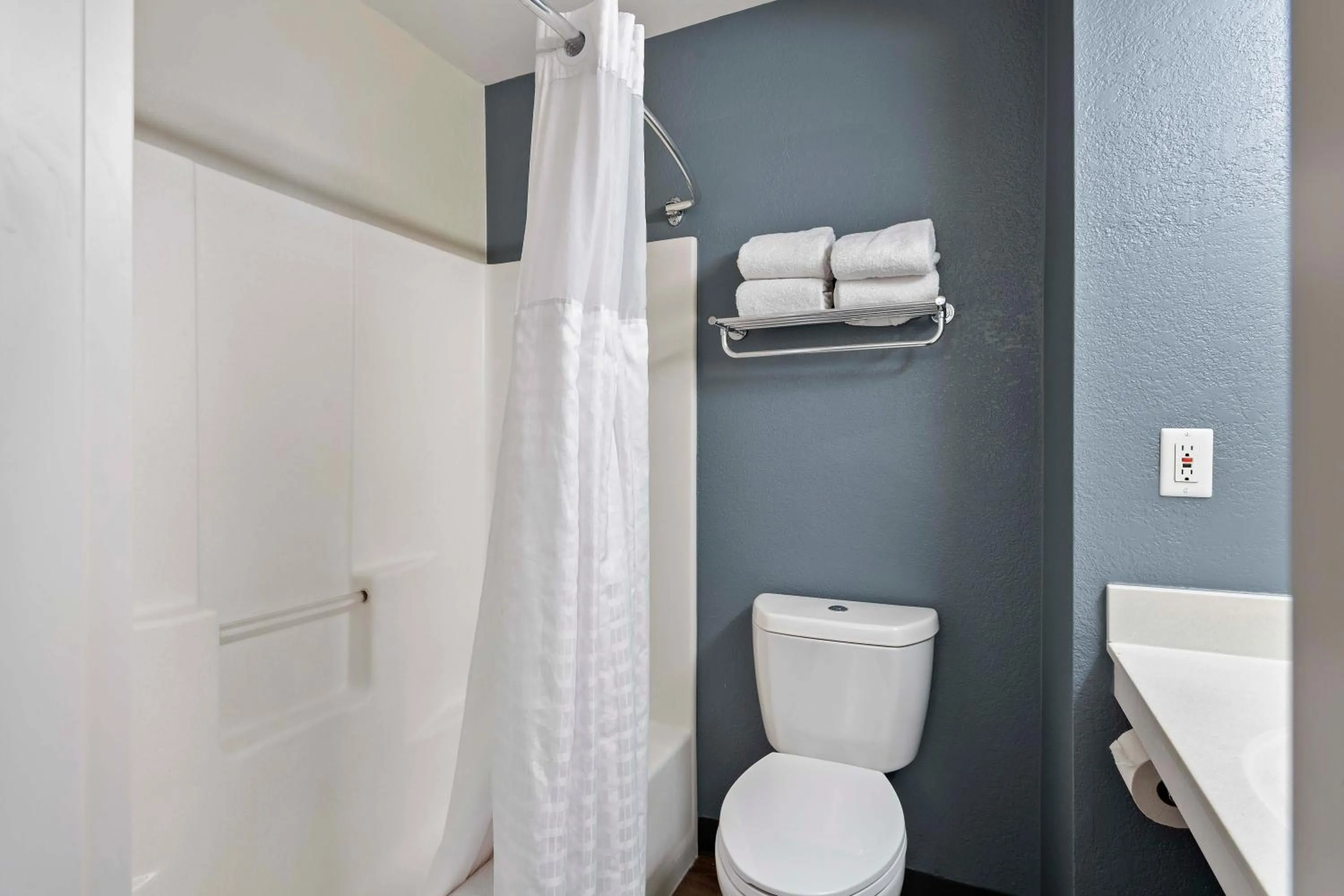 Bathroom in Extended Stay America Suites - Charlotte - University Place