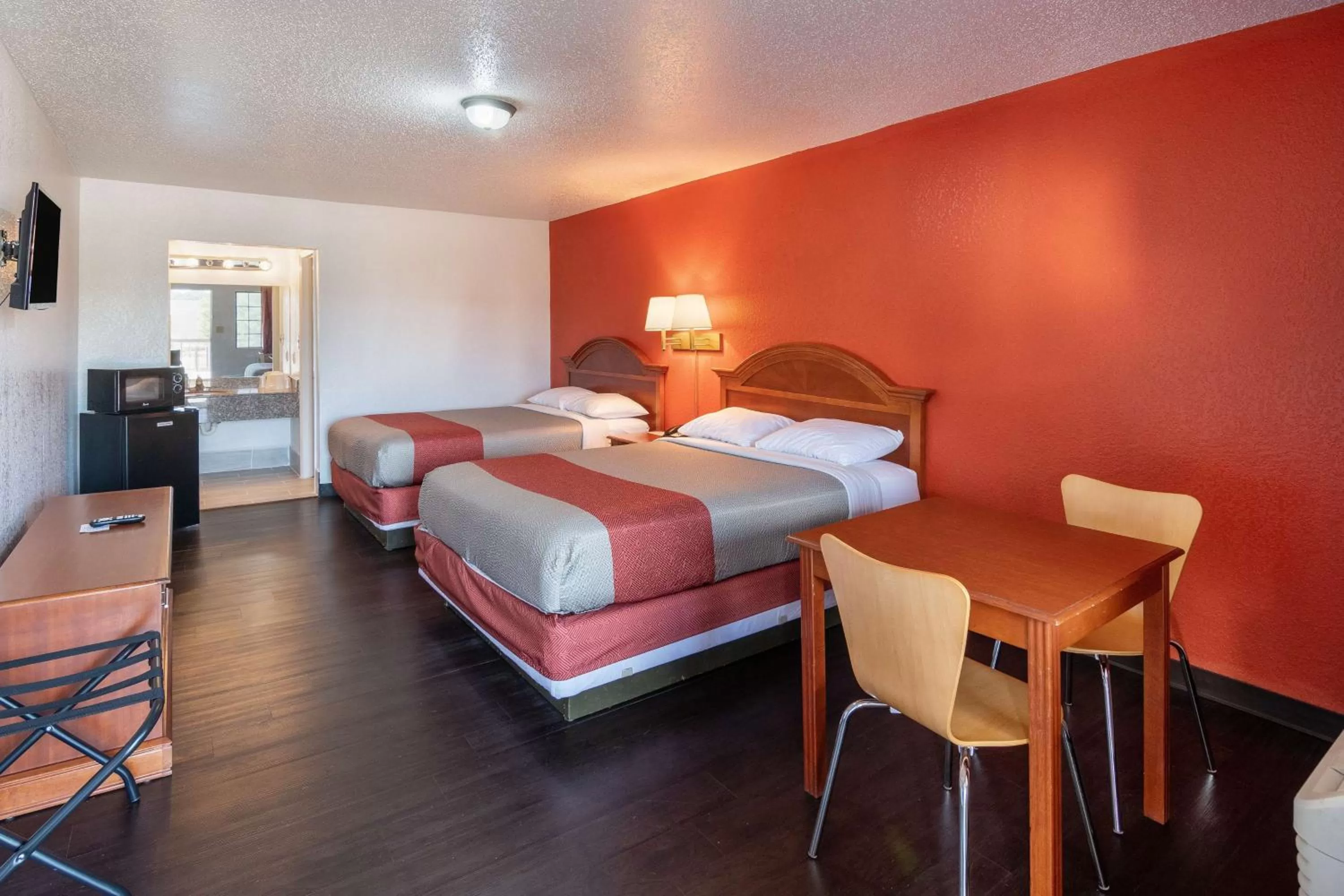 TV and multimedia, Bed in Motel 6-Montgomery, AL - Coliseum