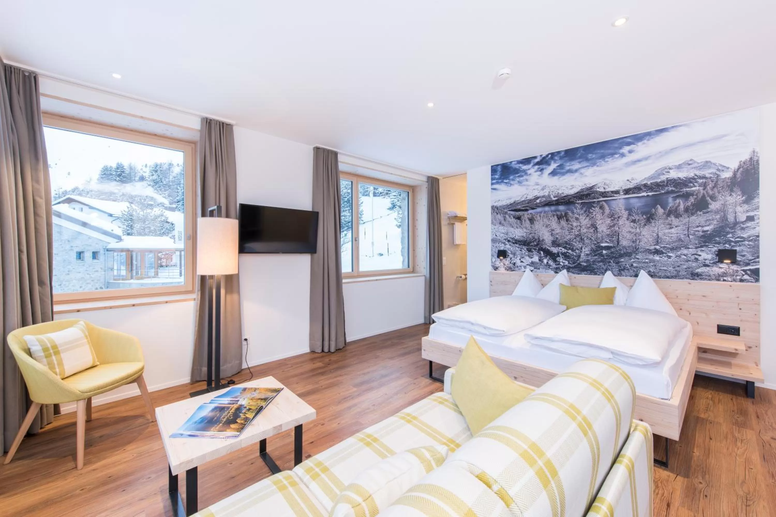 Photo of the whole room, Bed in Berghotel Randolins