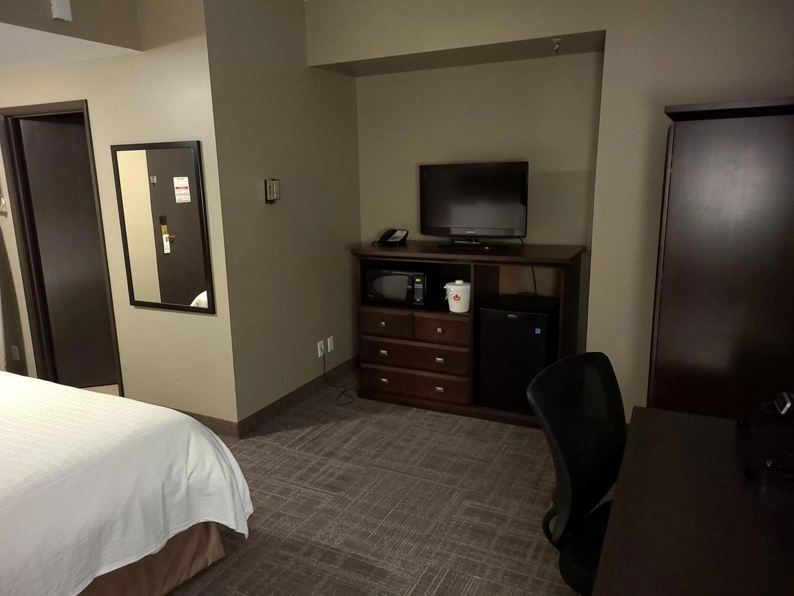 TV and multimedia, Bed in Canad Inns Destination Centre Portage la Prairie