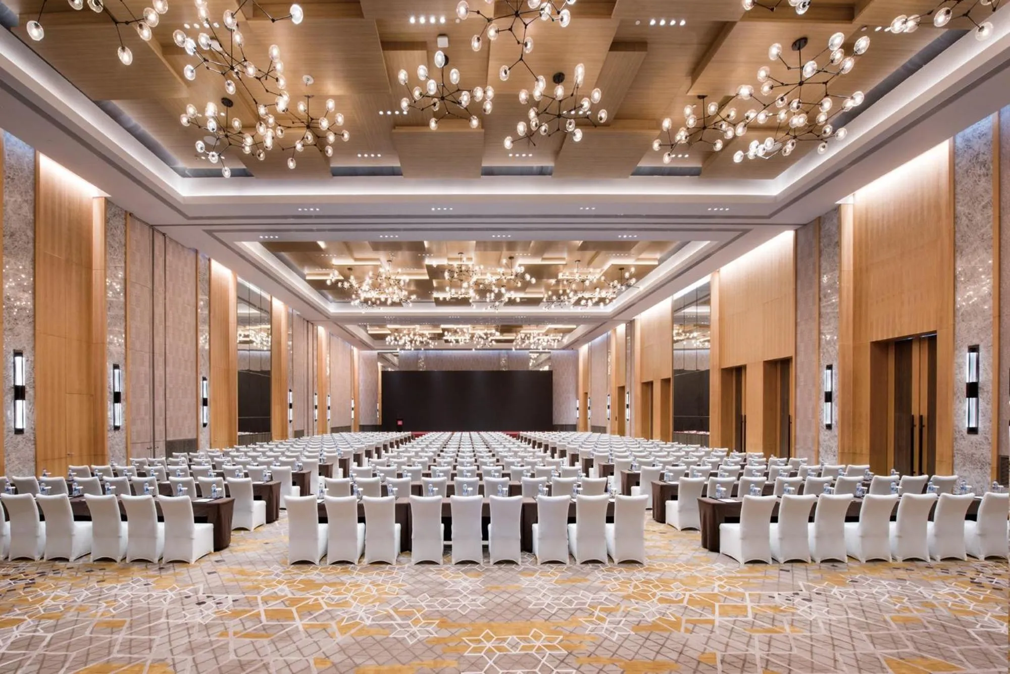 Meeting/conference room in Crowne Plaza - Kunming Ancient Dian Town by IHG