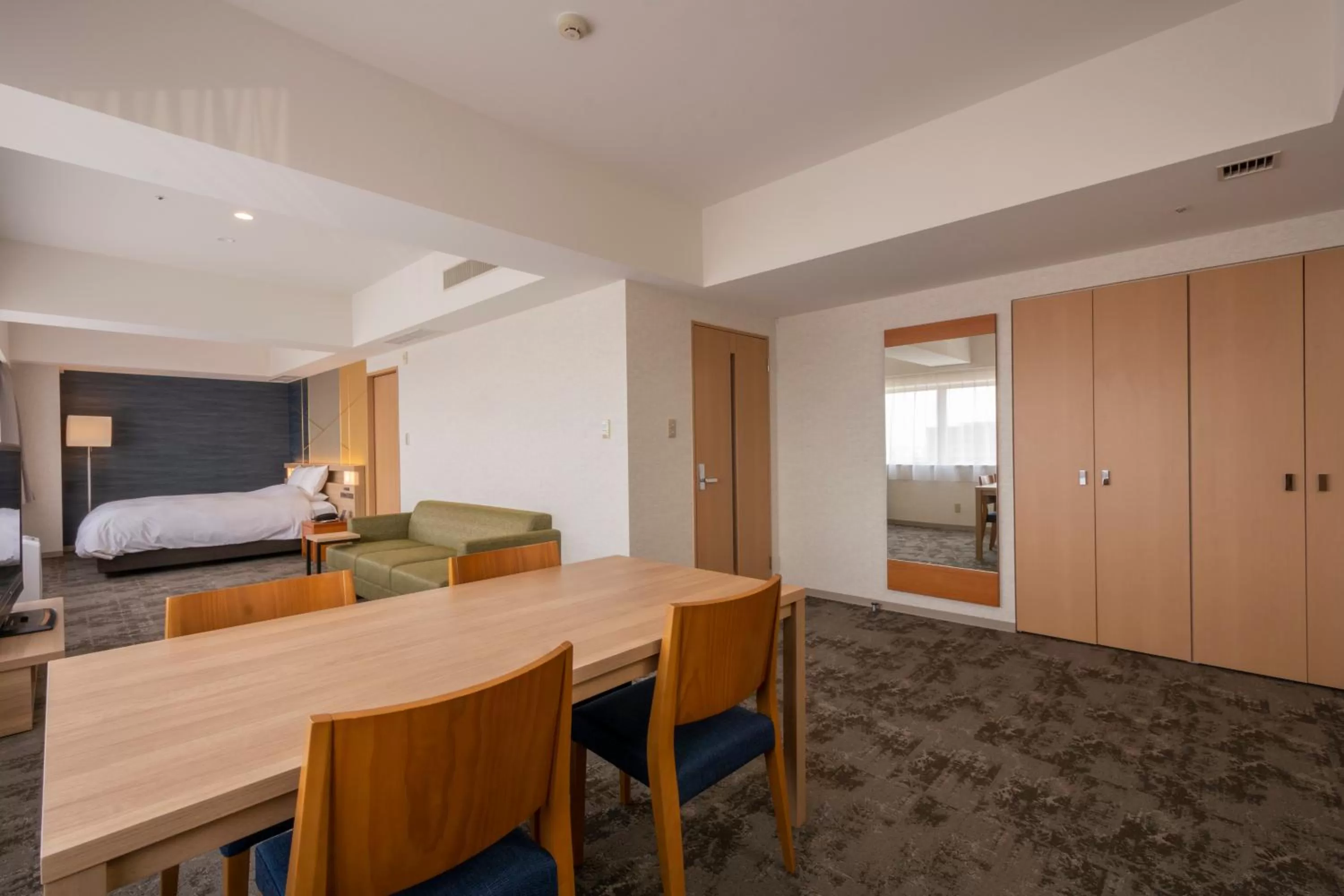 Dining area, Bed in Hotel Kanazawa