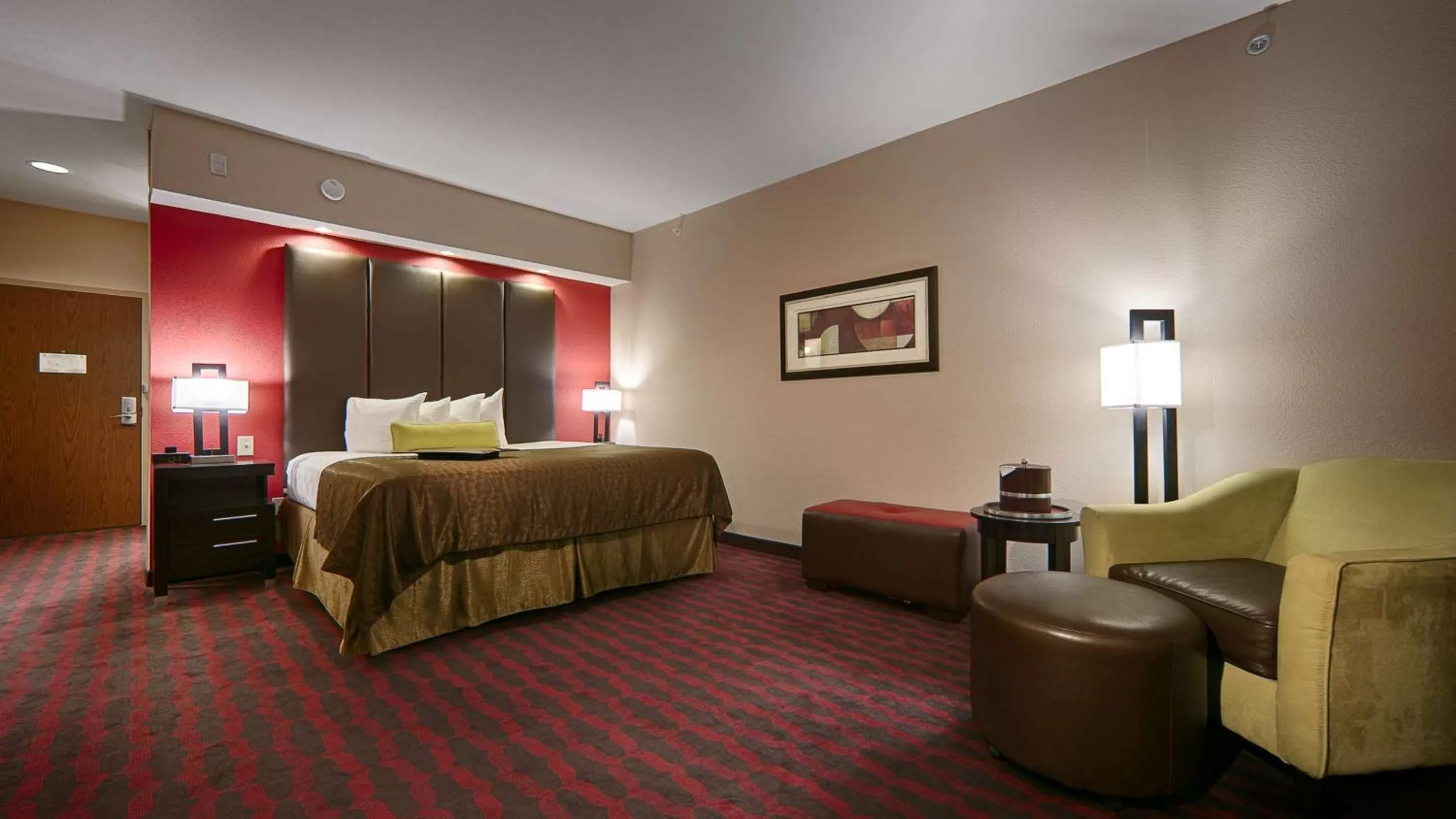 Photo of the whole room, Bed in Best Western Plus Cushing Inn & Suites
