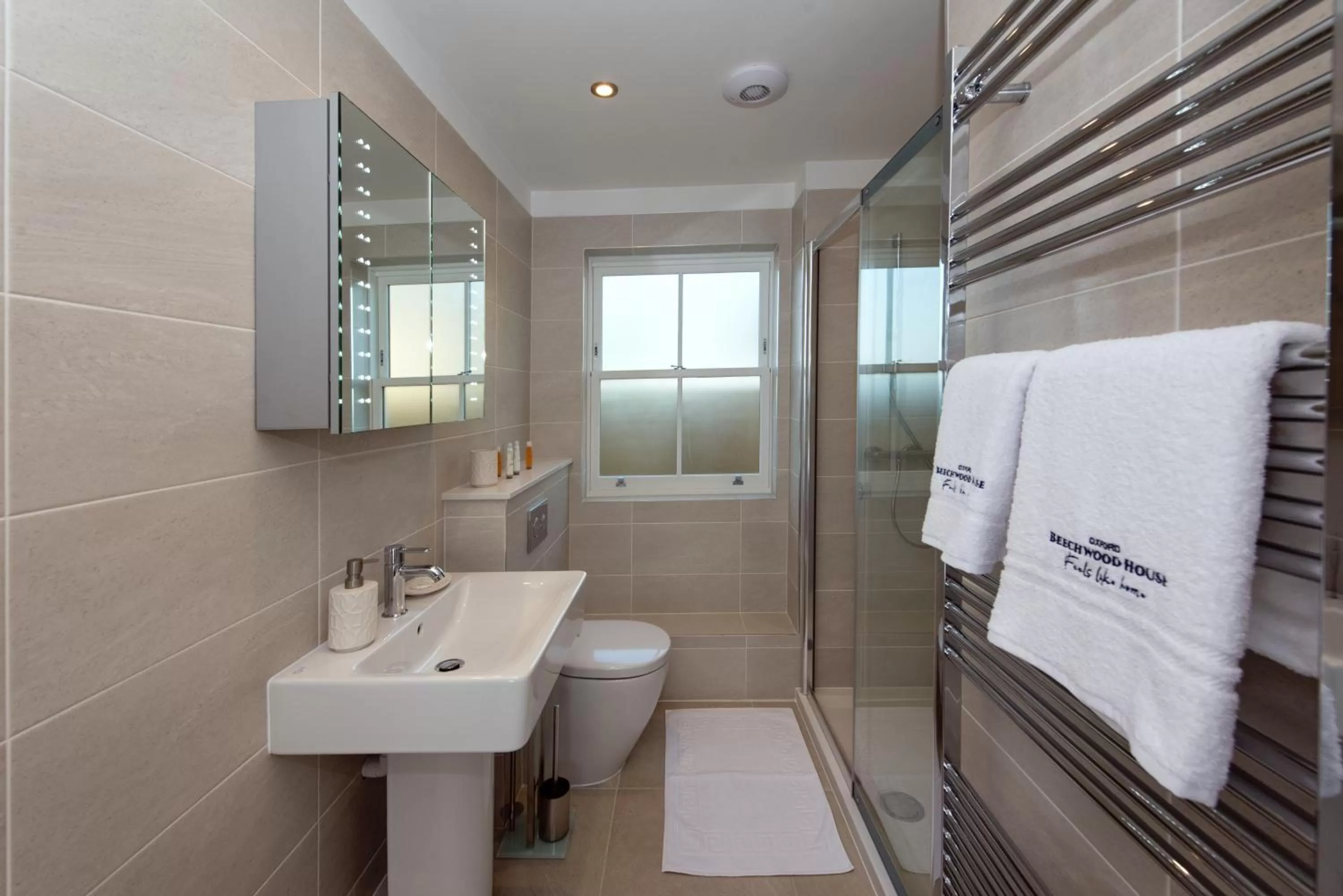 Shower in Best Luxury Apart Hotel in Oxford- Beechwood House