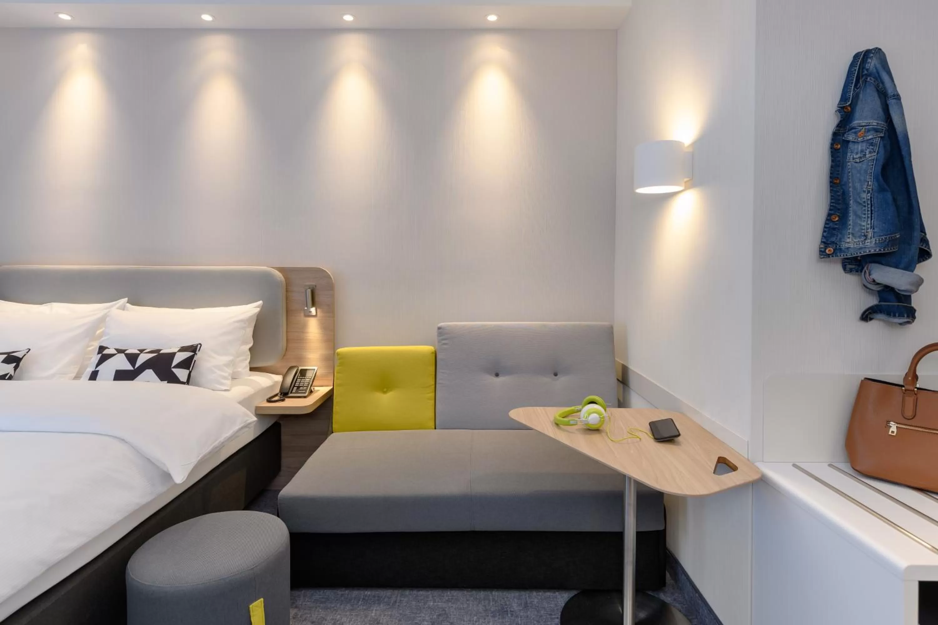 Bed in Holiday Inn Express Göttingen by IHG