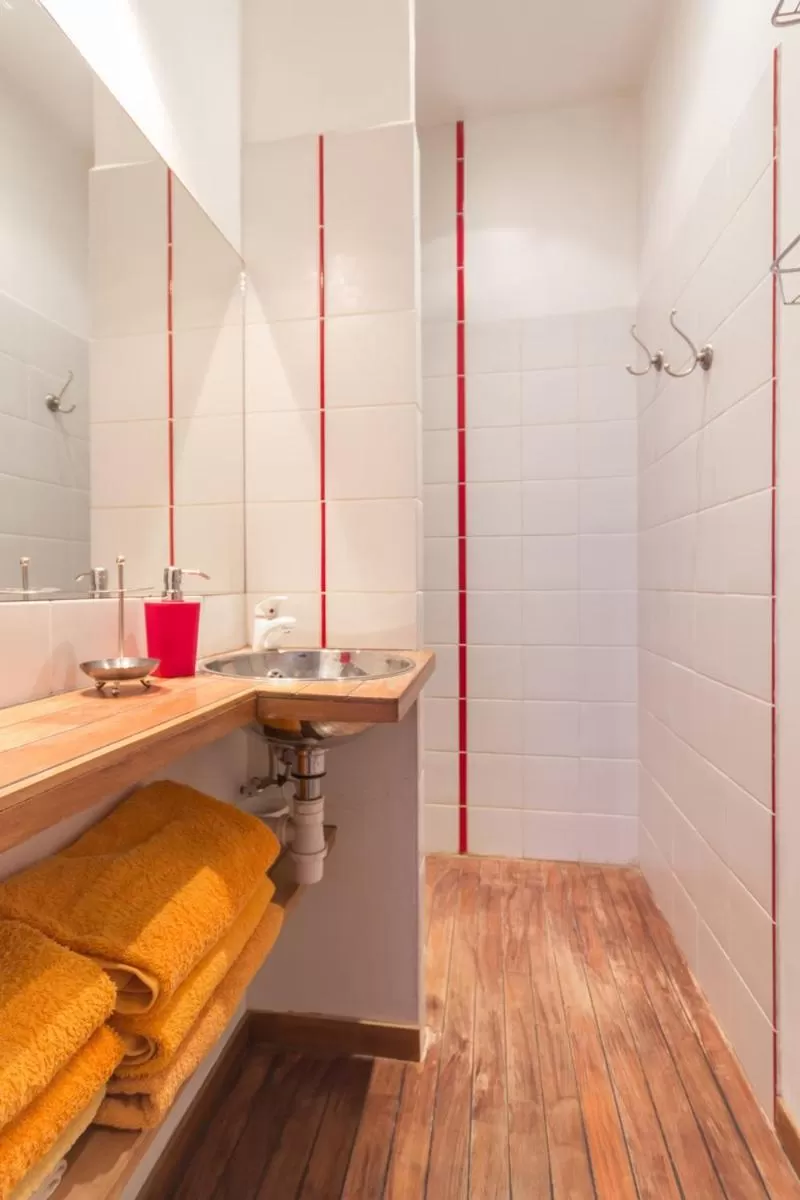 Bathroom in Topaze séjour chez le Vigneron