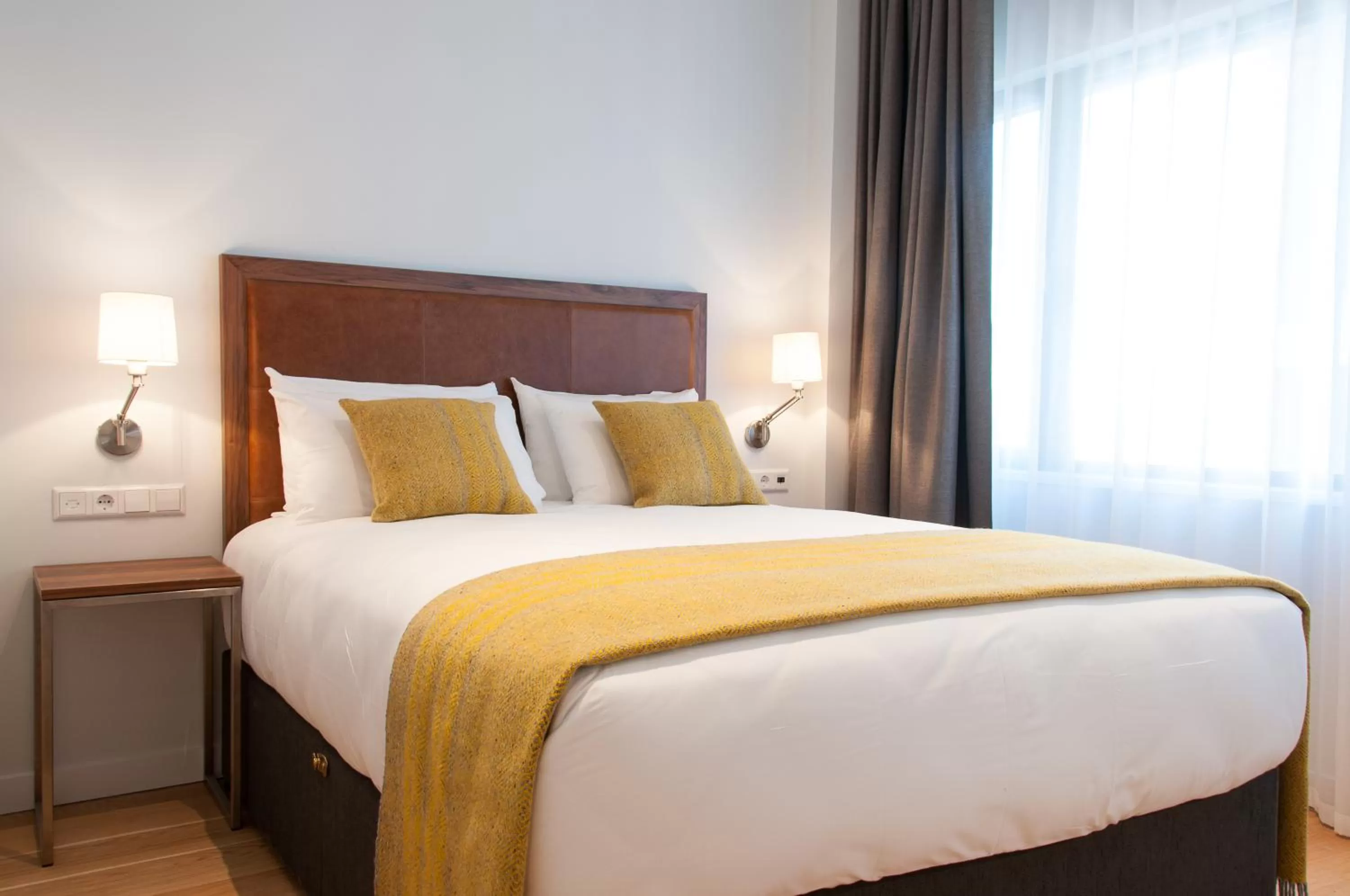 Photo of the whole room, Bed in PREMIER SUITES Rotterdam