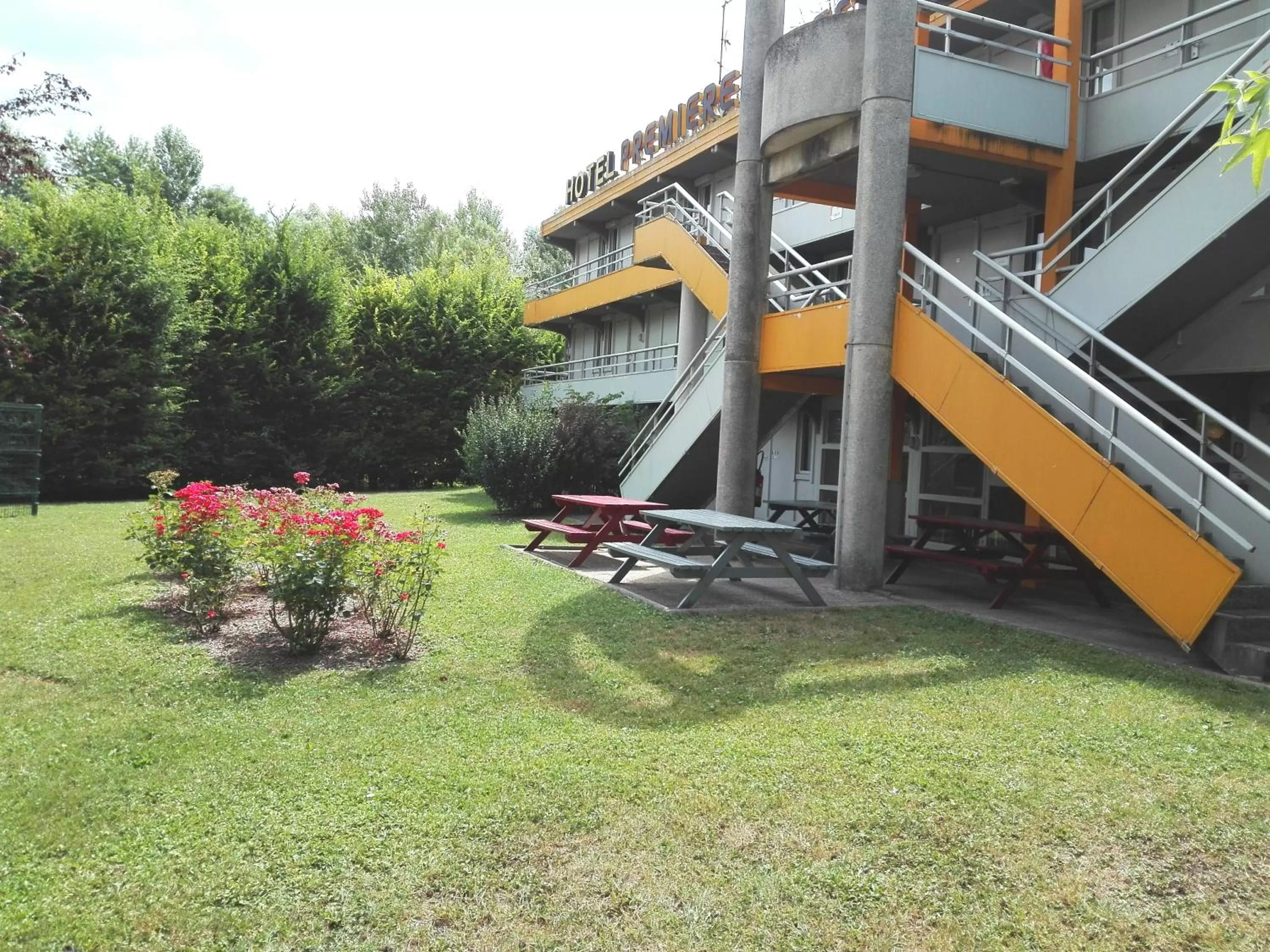 Garden in Premiere Classe Grenoble Sud - Gieres Universite