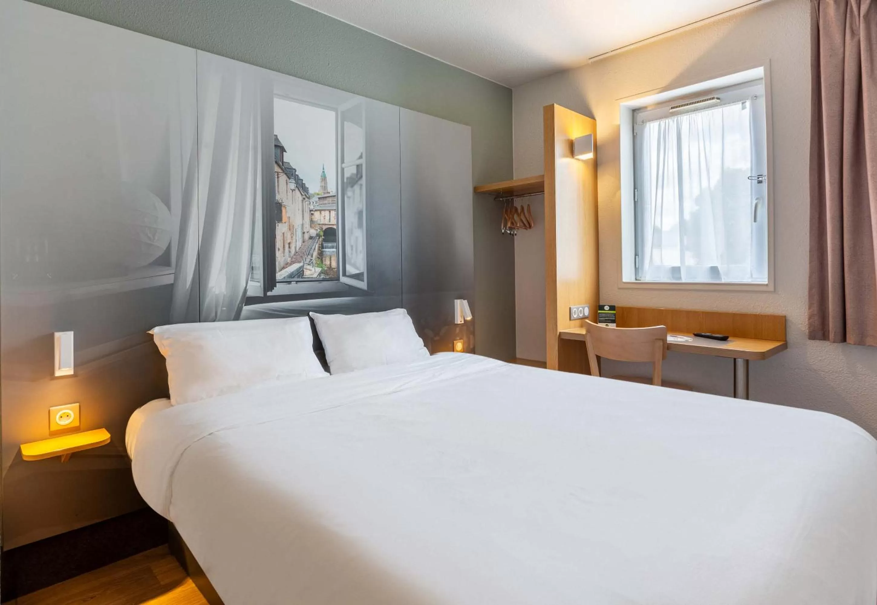 Bedroom, Bed in B&B HOTEL CHARTRES Le Coudray