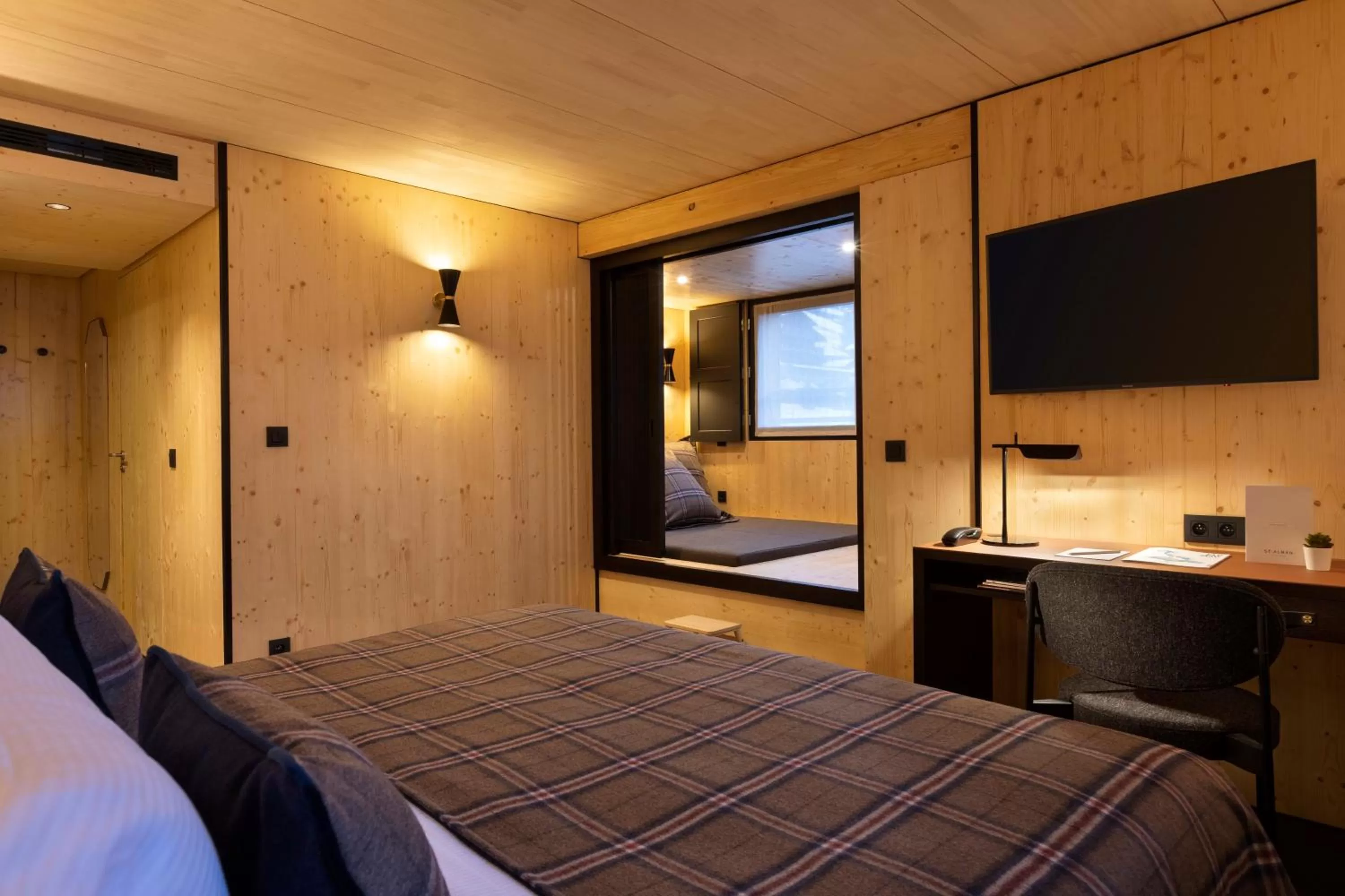 Photo of the whole room, Bed in St-Alban Hotel & Spa