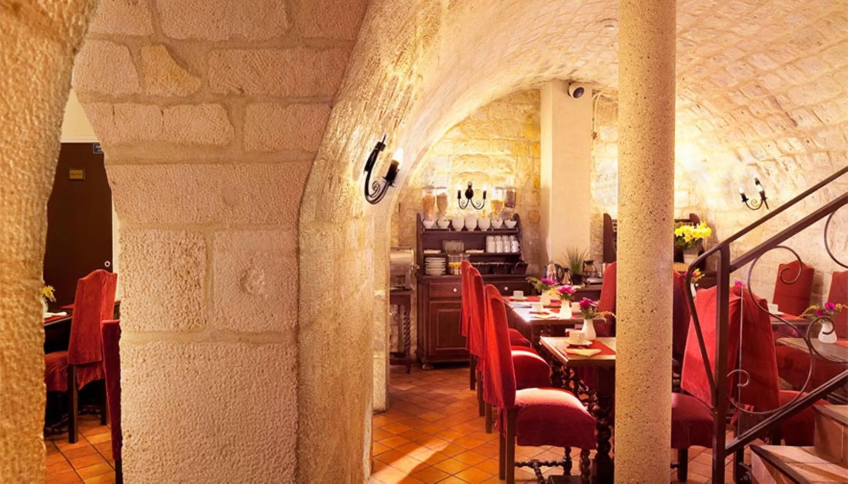 Restaurant/places to eat in Castex Hotel