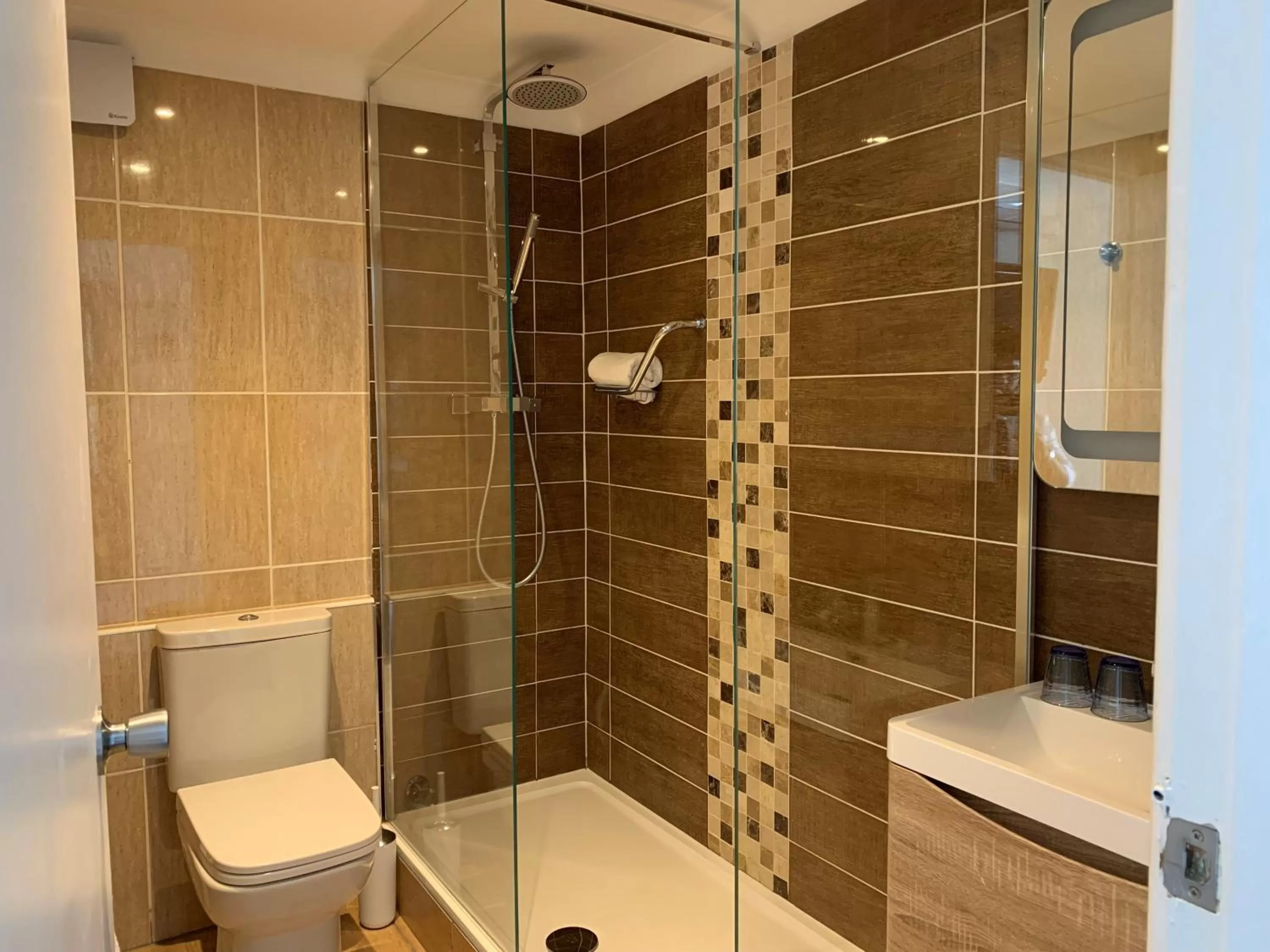 Shower in Cumberland Hotel - OCEANA COLLECTION