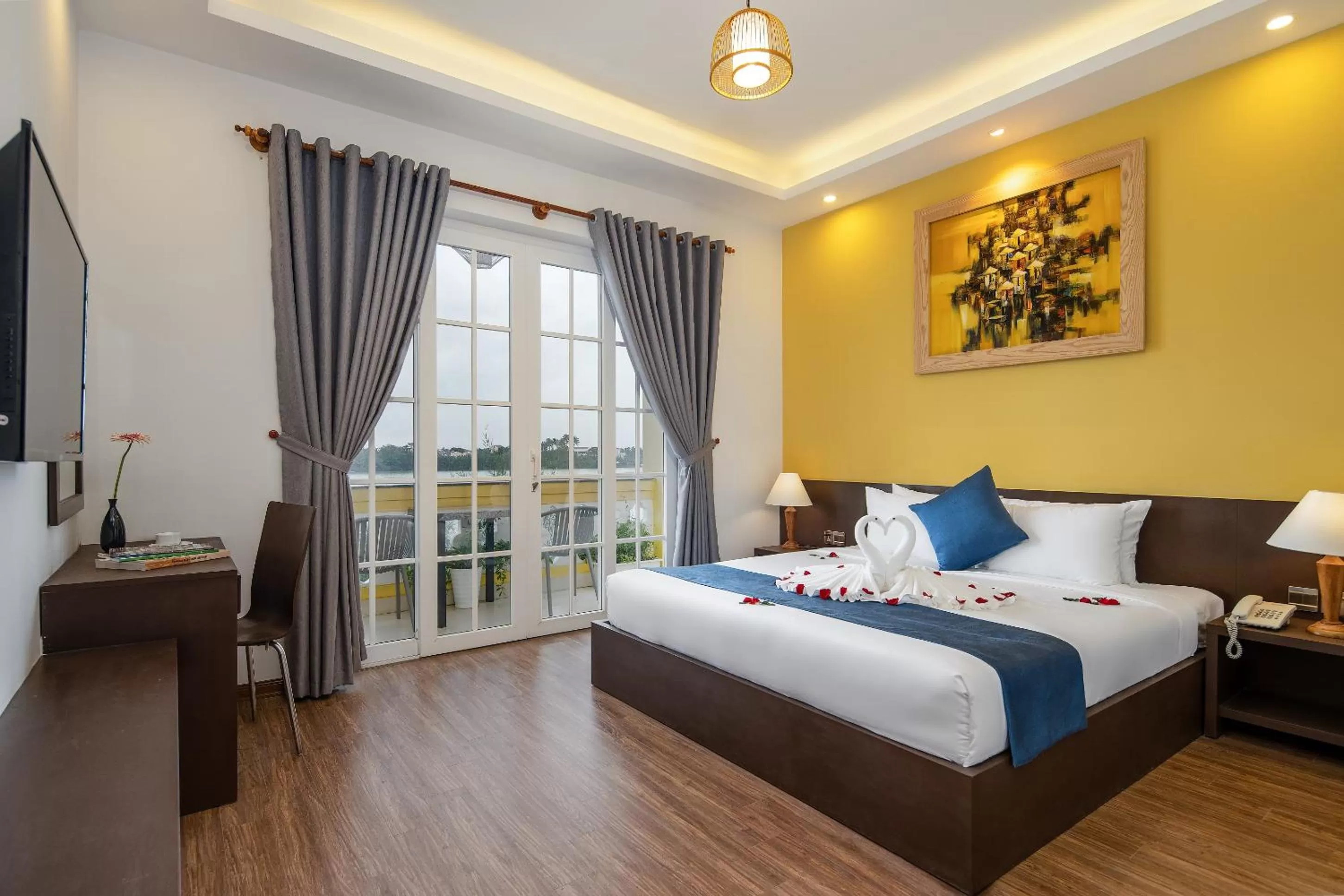 Photo of the whole room, Bed in TRIPLE Riverside Villa Hotel HoiAn