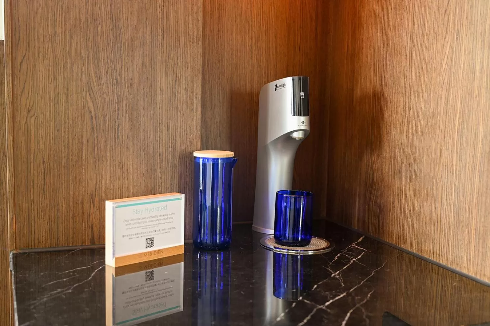 Studio Room with King Bed and Oceanfront View in Le Méridien Hong Kong, Cyberport