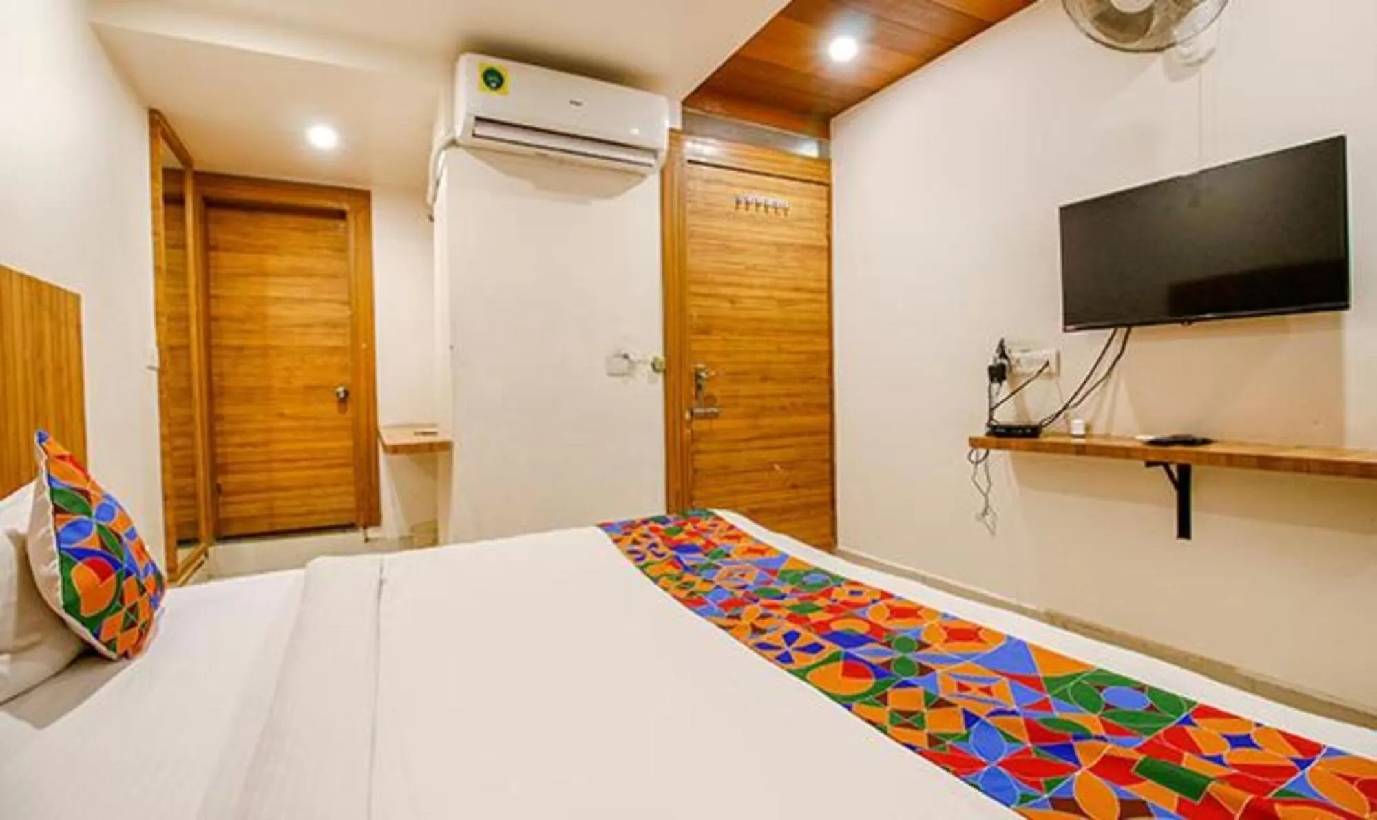 TV and multimedia, Bed in Via Sunshine Regency