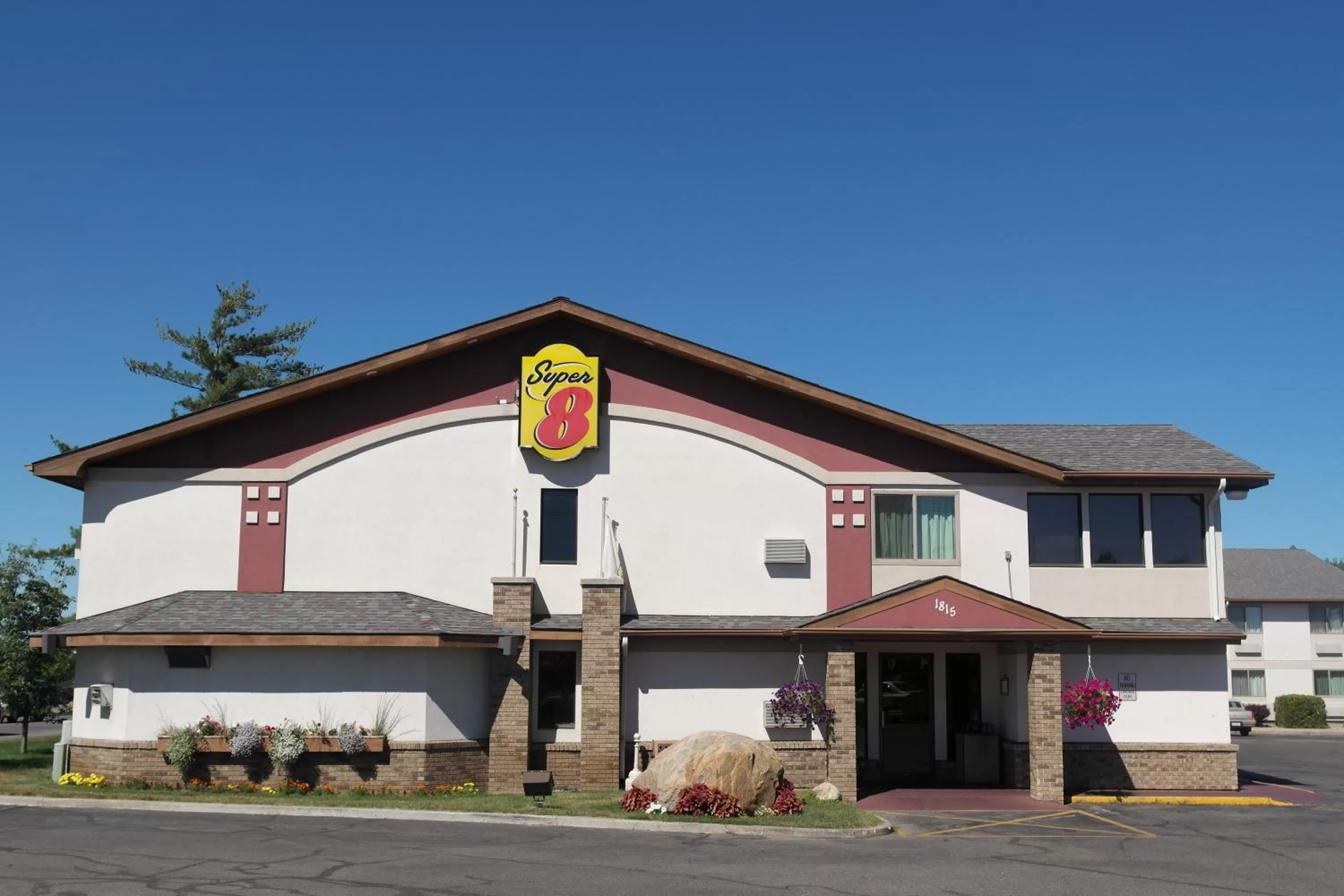 Property building in Super 8 by Wyndham Bemidji MN