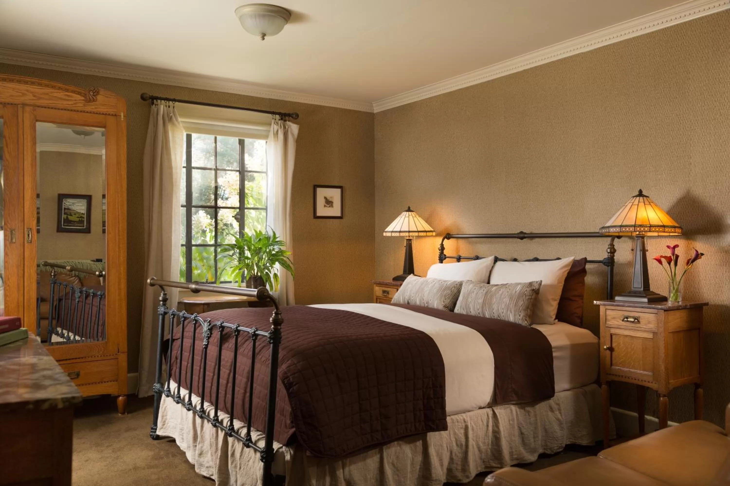 Photo of the whole room, Bed in Settlers Inn