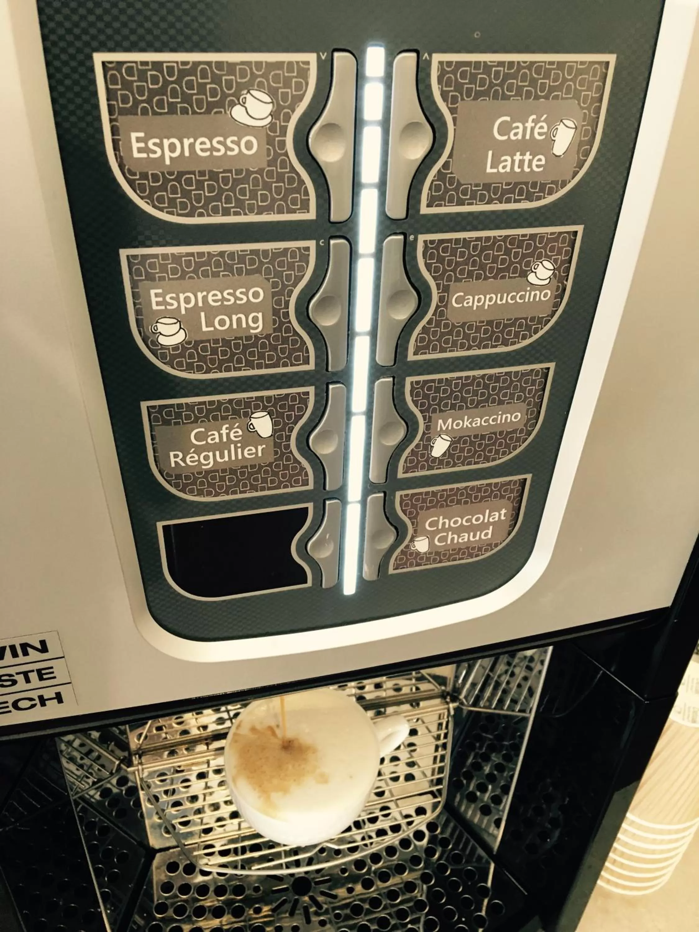 Coffee/tea facilities in Auberge Sauvignon