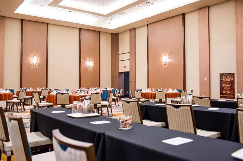 Meeting/conference room in Cliff Castle Casino Hotel