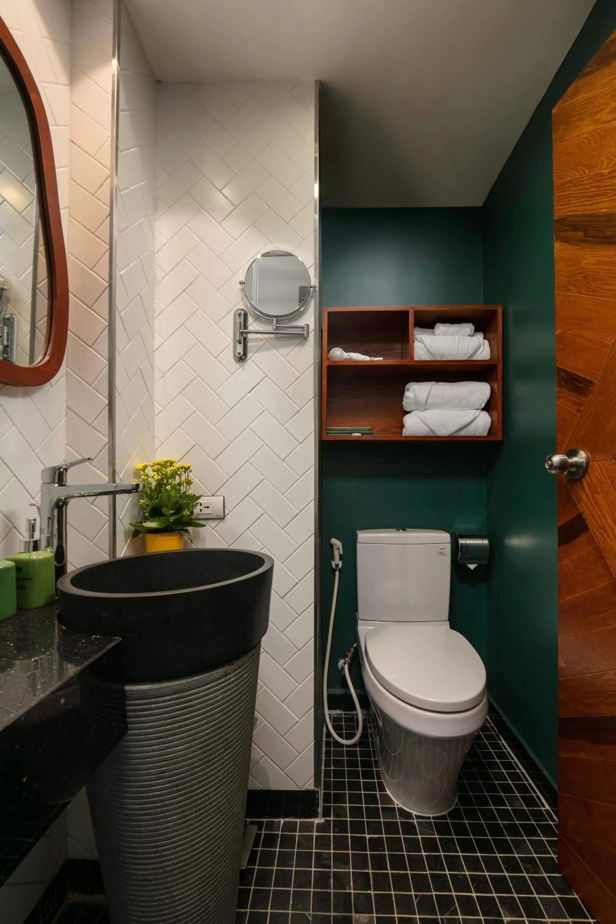 Shower in Hanoi La Selva Central Hotel & Spa