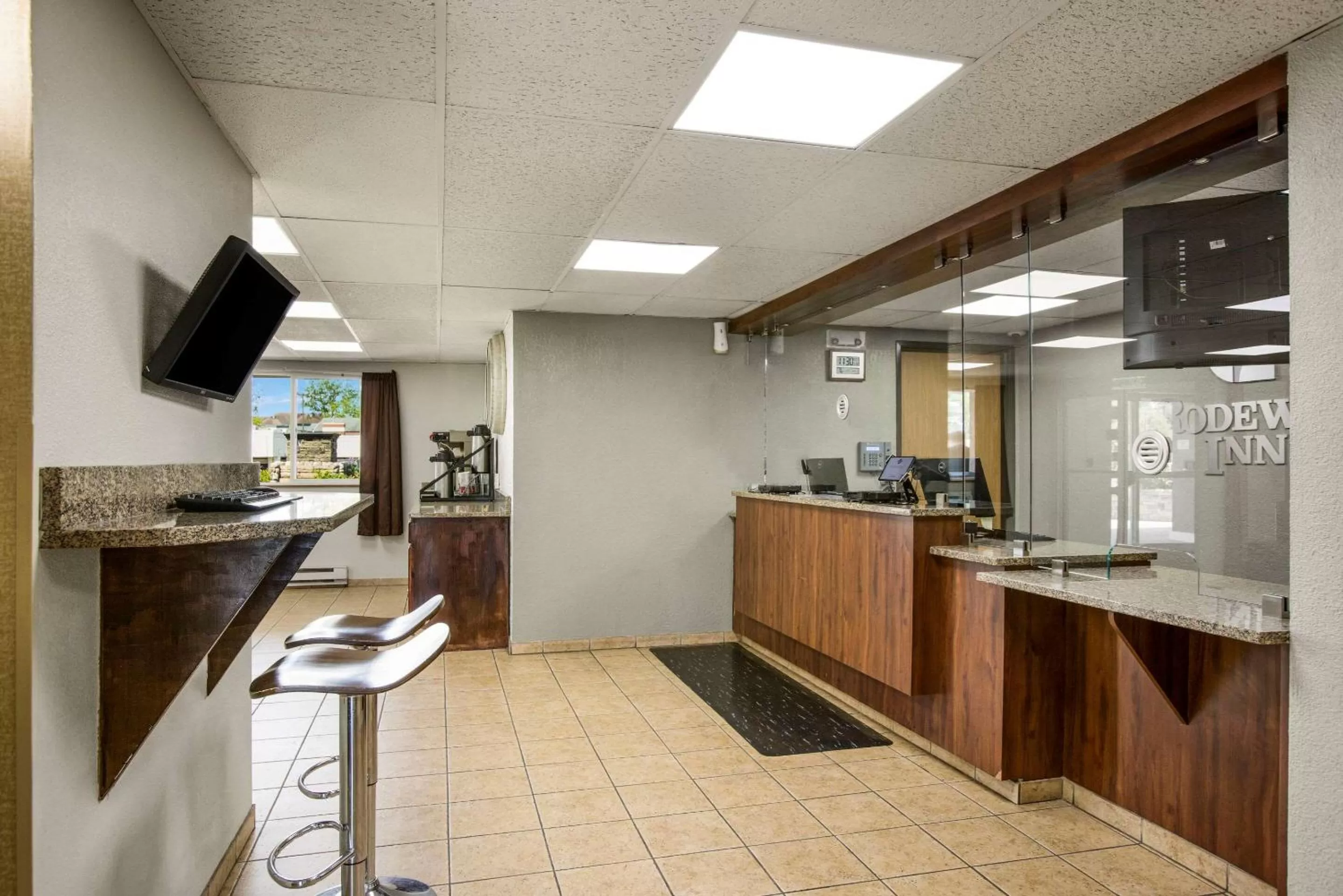 Lobby or reception in Rodeway Inn & Suites Grand Rapids Southeast