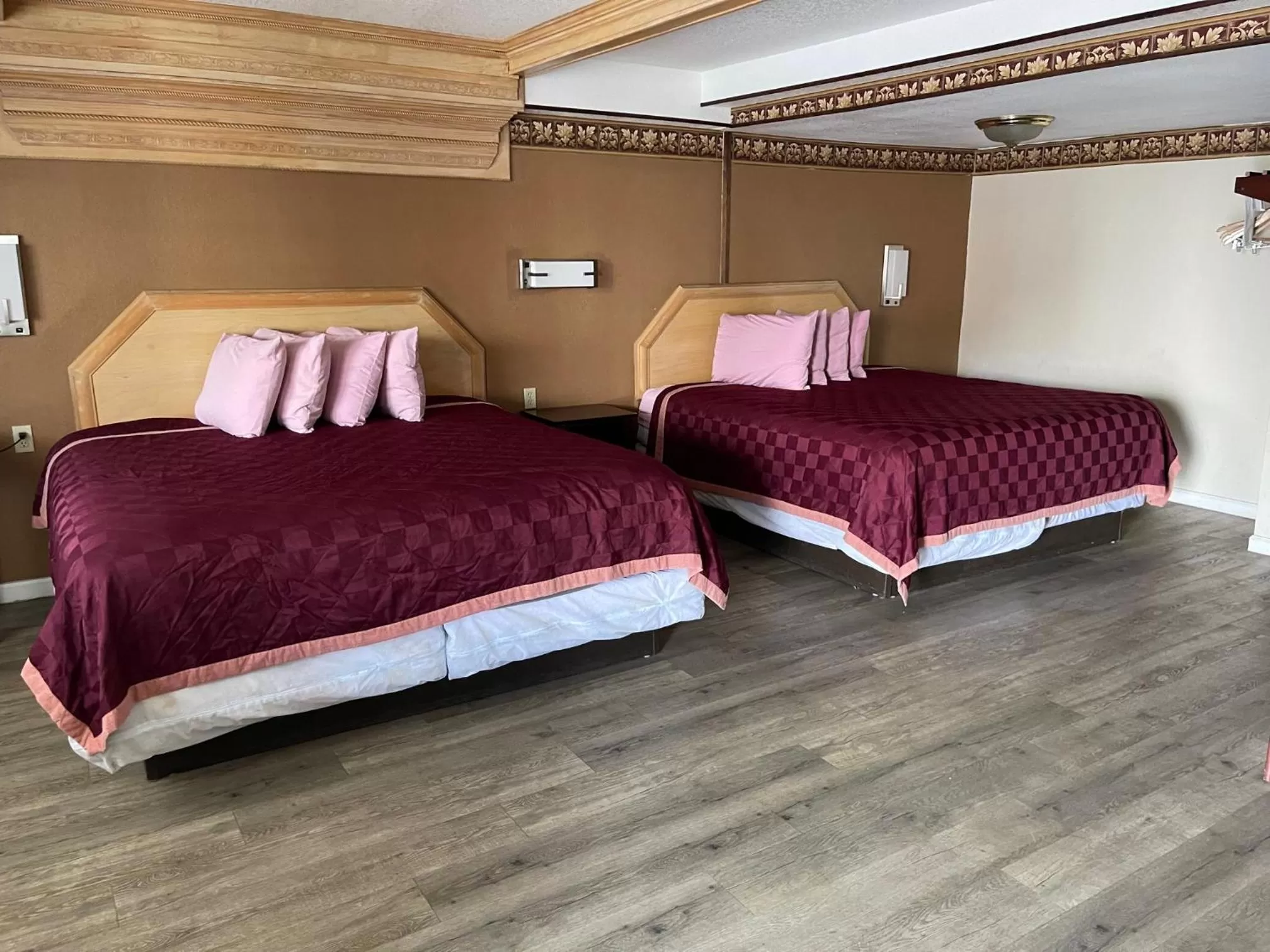 Bed in Budget Inn and Suites Corpus Christi