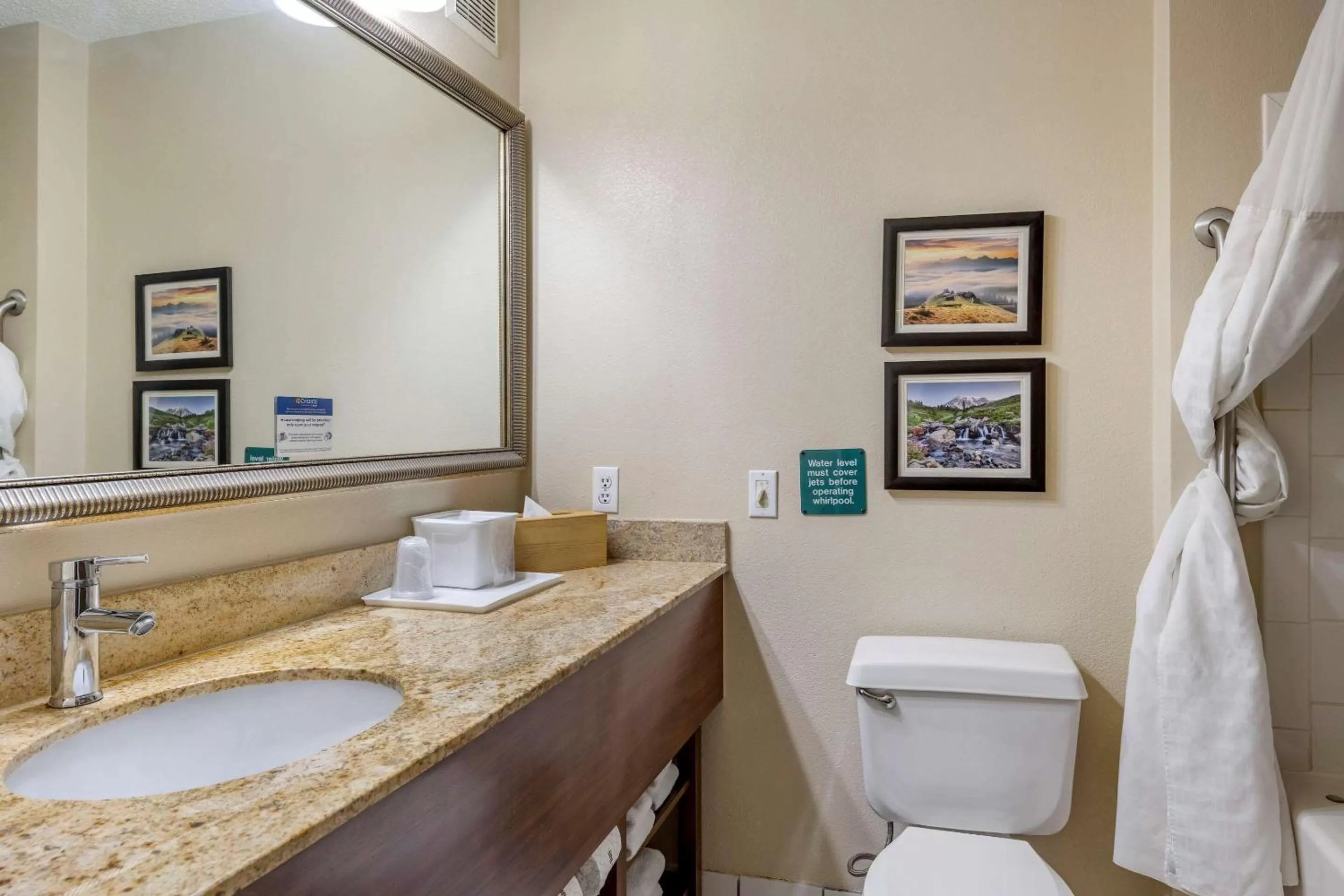 Bathroom in Comfort Inn & Suites Kelso - Longview