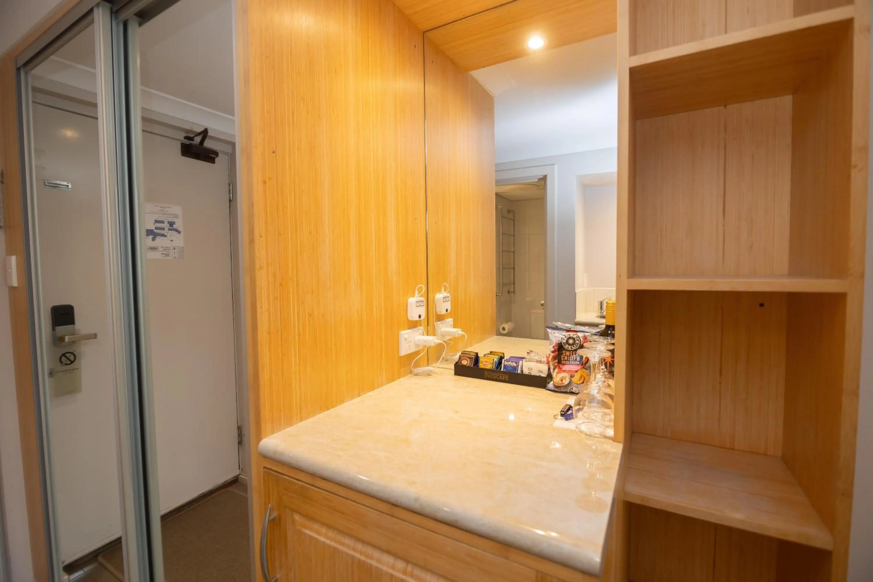 minibar in Dog Rock Motel