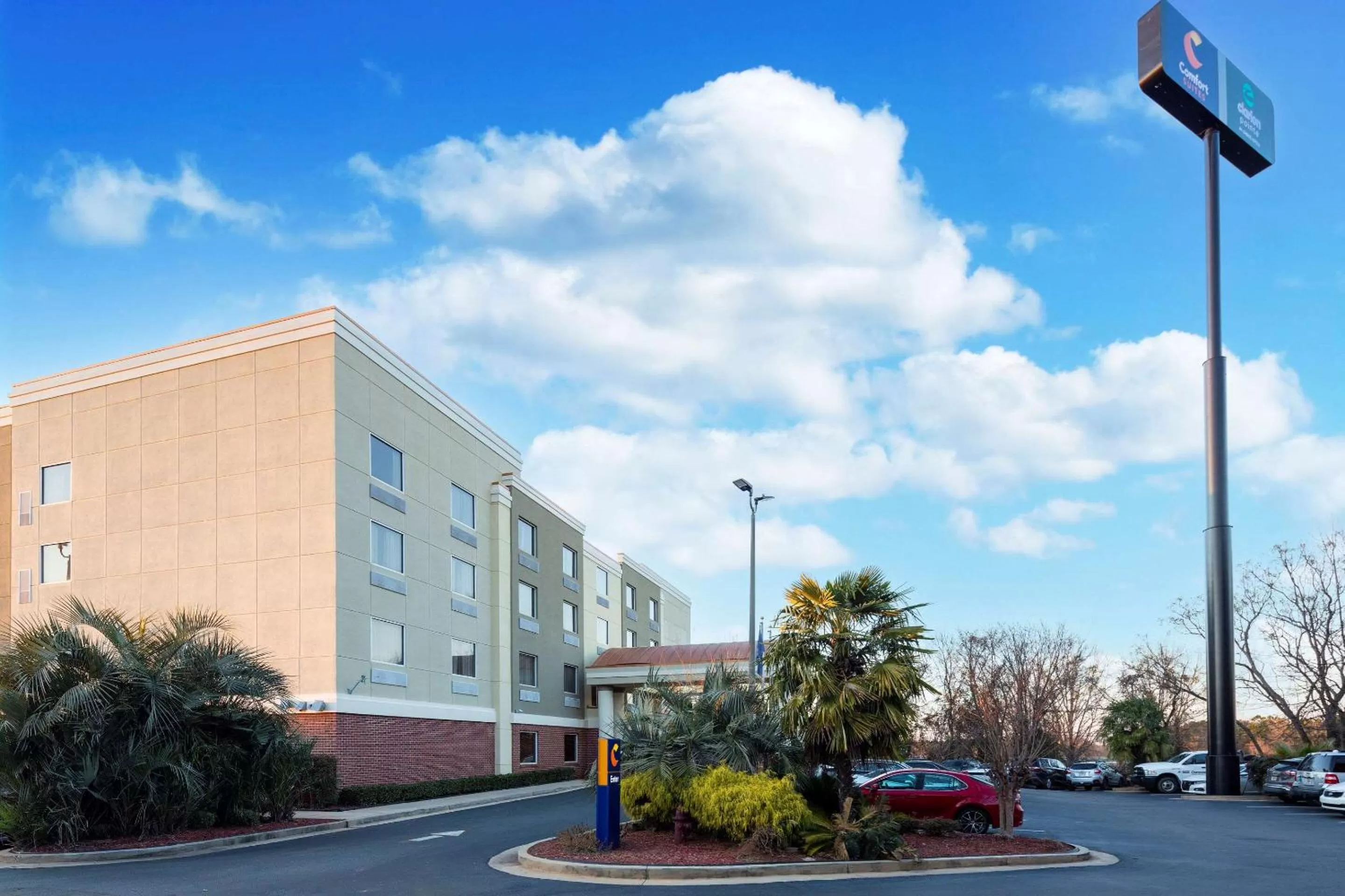 Property building in Comfort Suites Forsyth near I-75