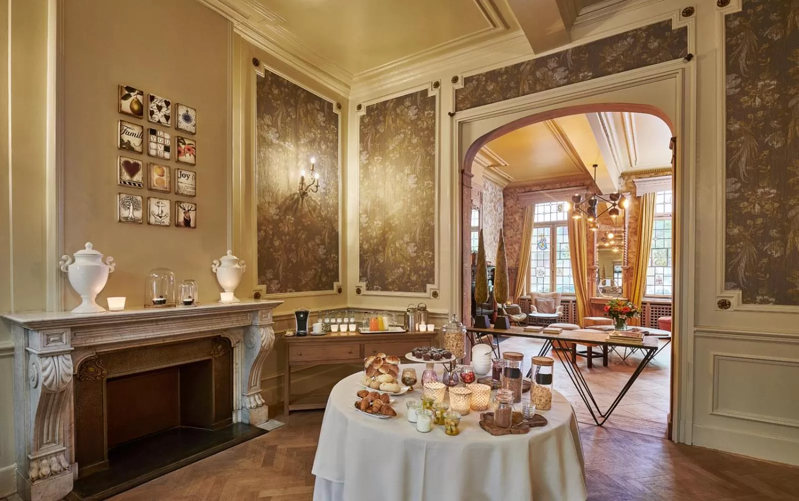 Restaurant/places to eat in Hotel Royal Astrid